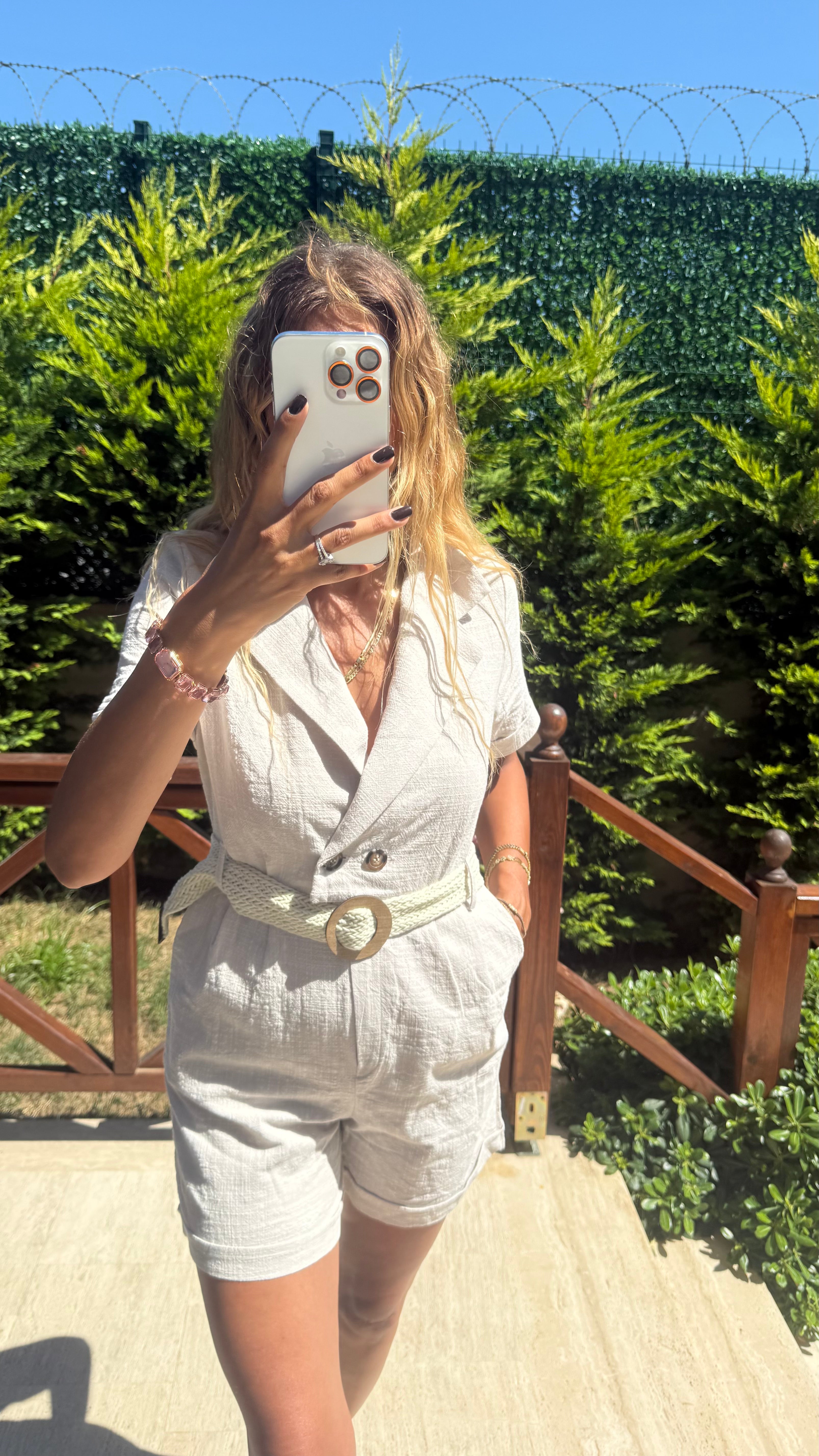 Linen Chic Kuşak Detaylı Kruvaze Yaka Kısa Bej Tulum