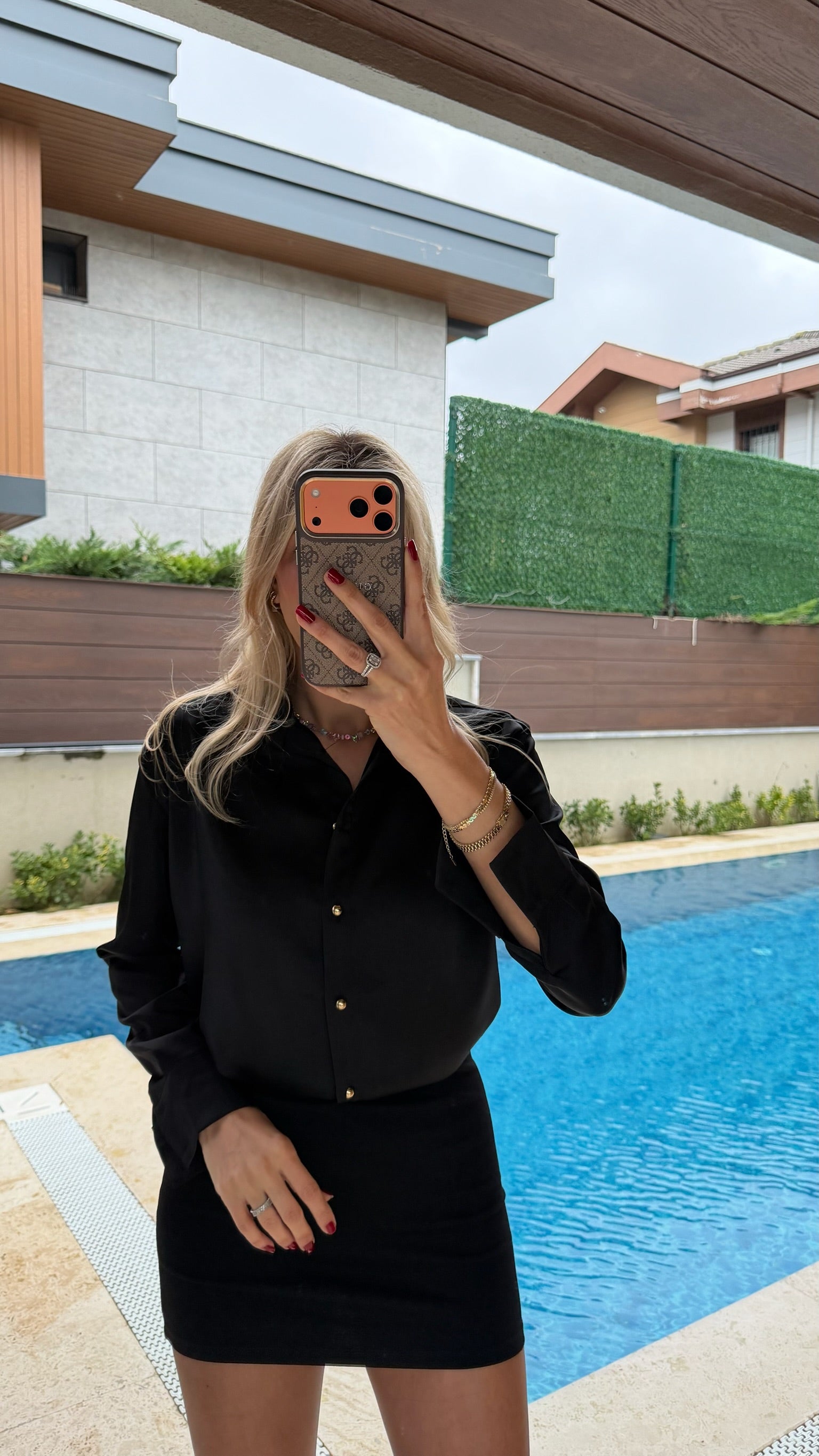 Kruvaze Yaka Gold Düğmeli Saten Gömlek Siyah