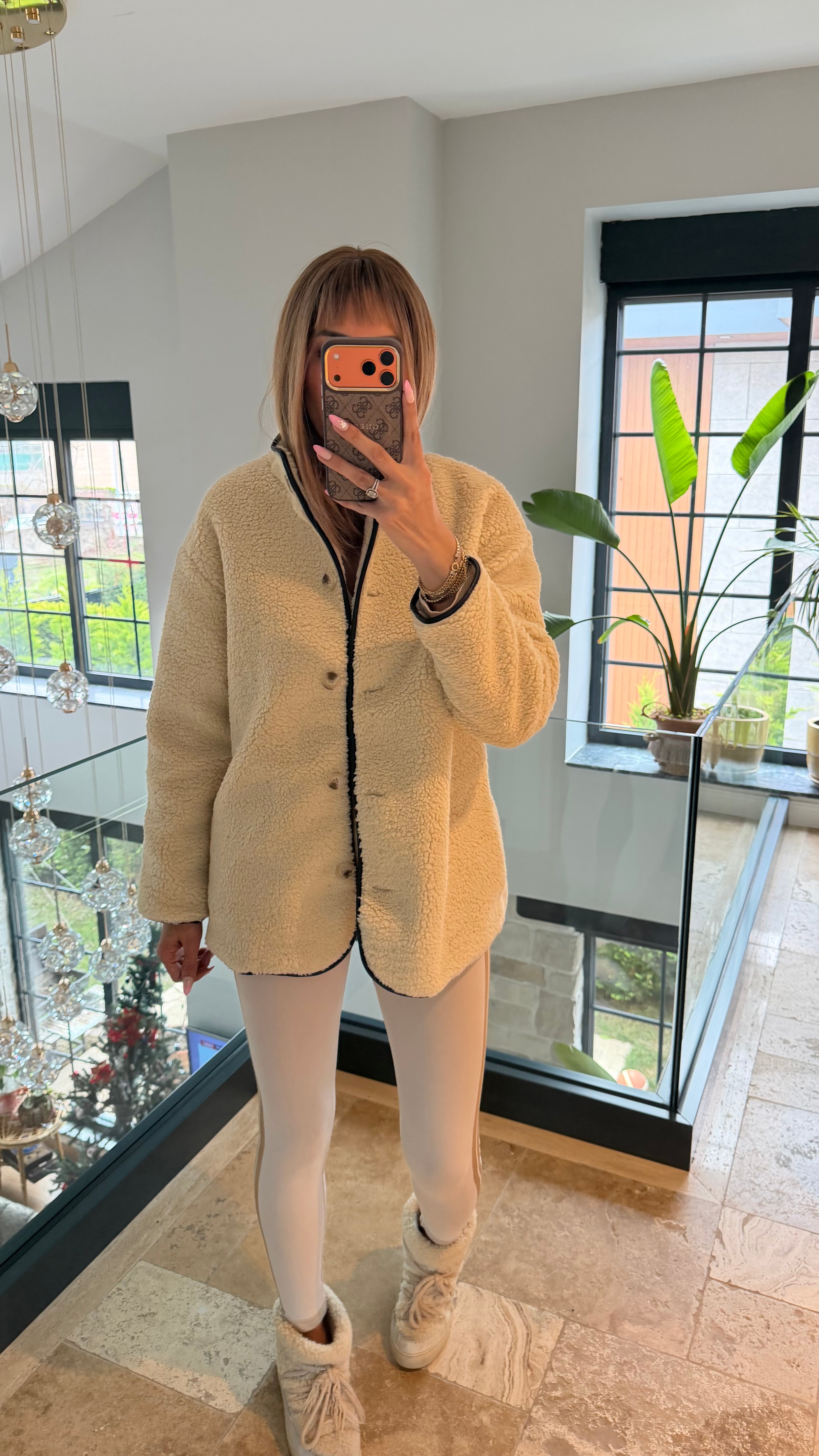 Düğmeli Deri Detaylı Peluş Oversize Ceket Bej