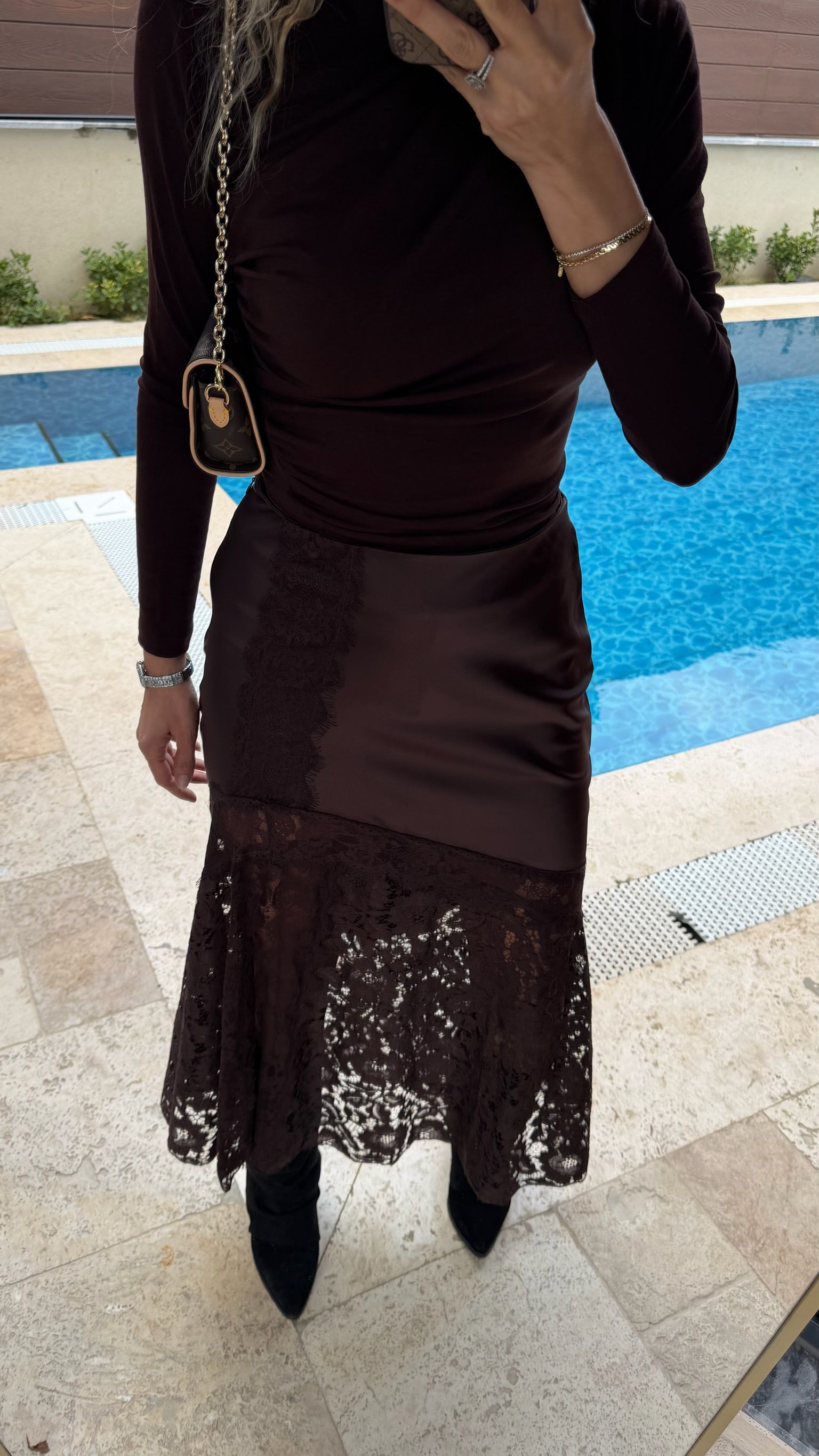 Yırtmaçlı Dantel Detaylı Yüksek Bel Saten Etek Acı Kahve