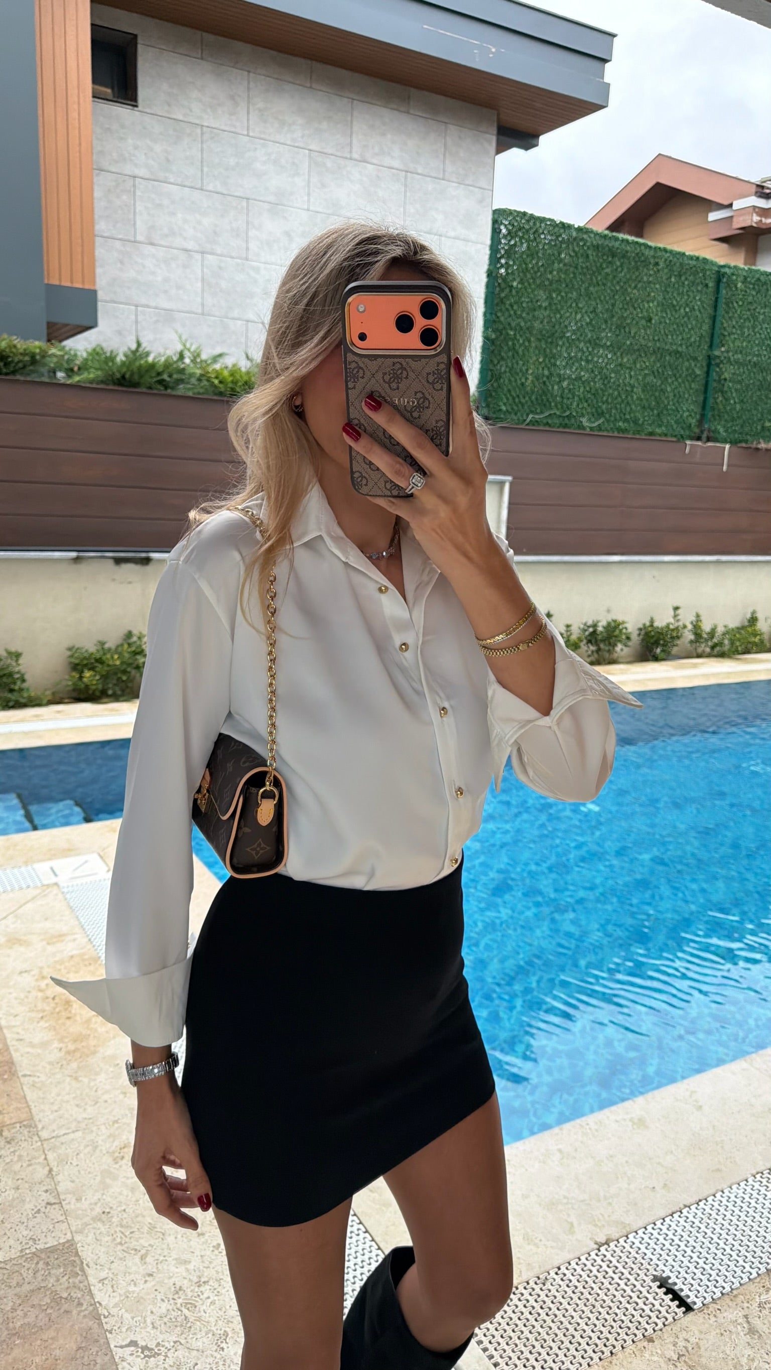 Kruvaze Yaka Gold Düğmeli Saten Gömlek Beyaz