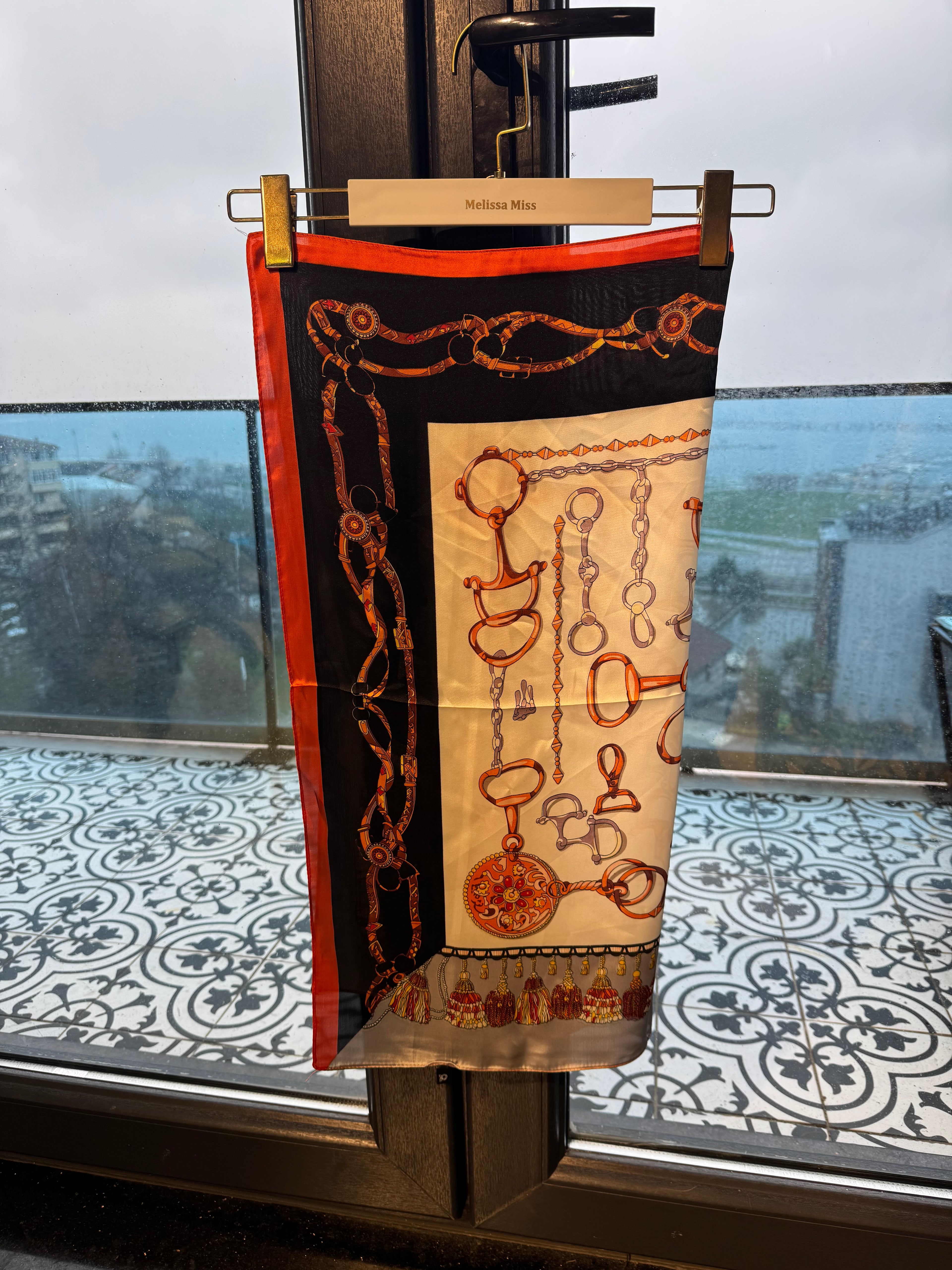 Desenli İpek Fular Siyah Turuncu