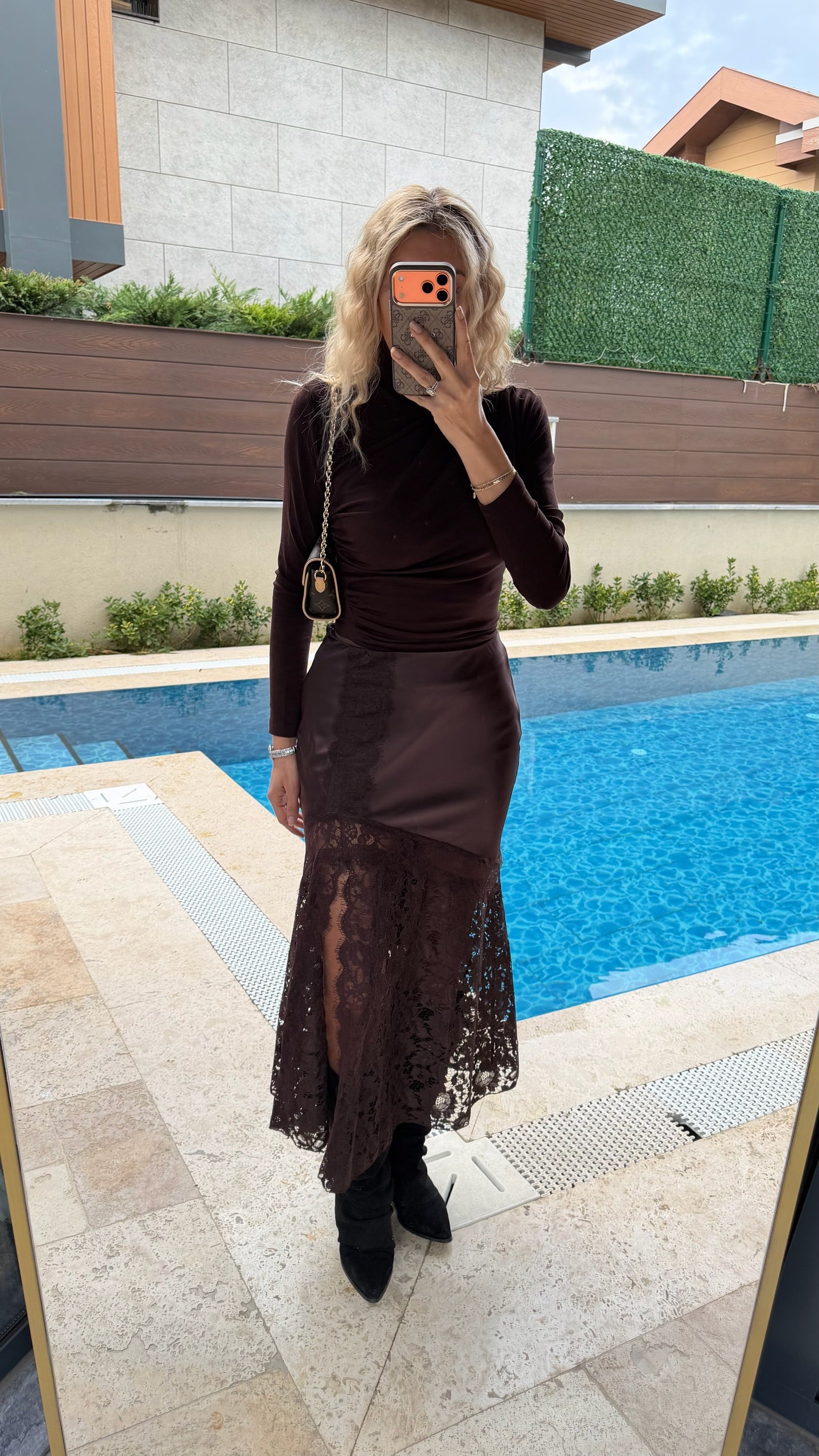 Yırtmaçlı Dantel Detaylı Yüksek Bel Saten Etek Acı Kahve