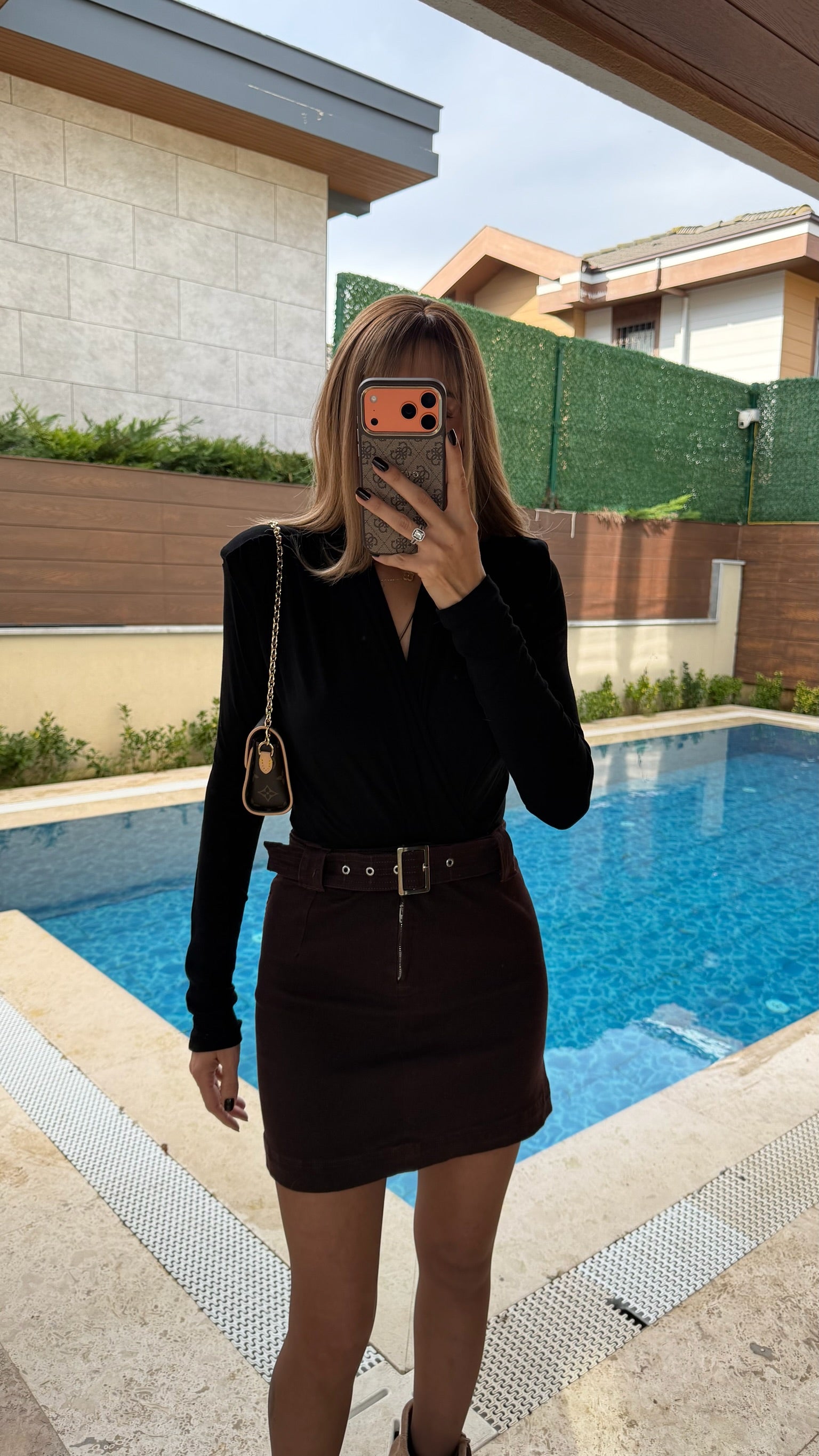 Siyah V Yaka Vatkalı Düz Bodysuit