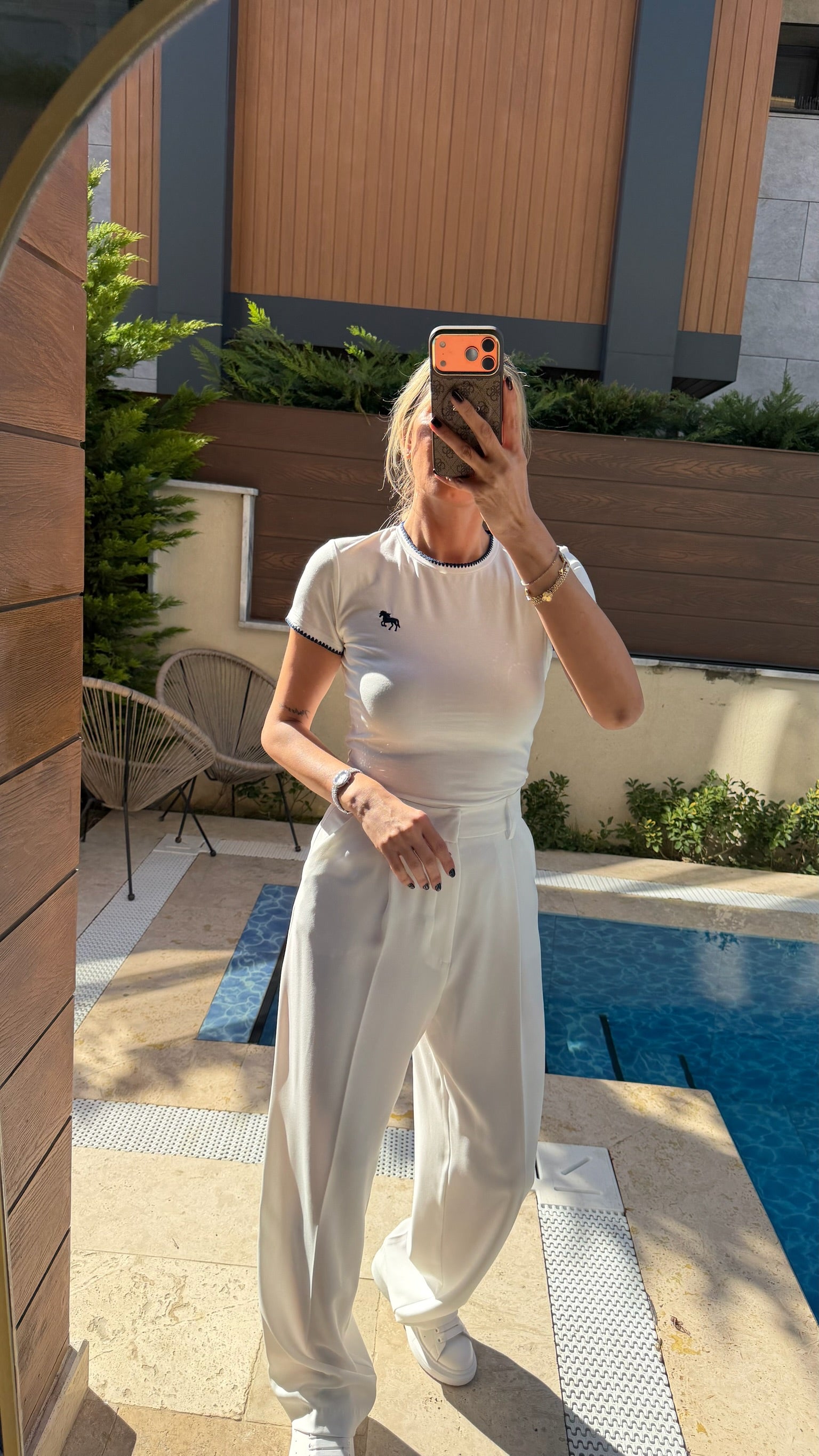 Nakış Detaylı Kısa Tişört Beyaz