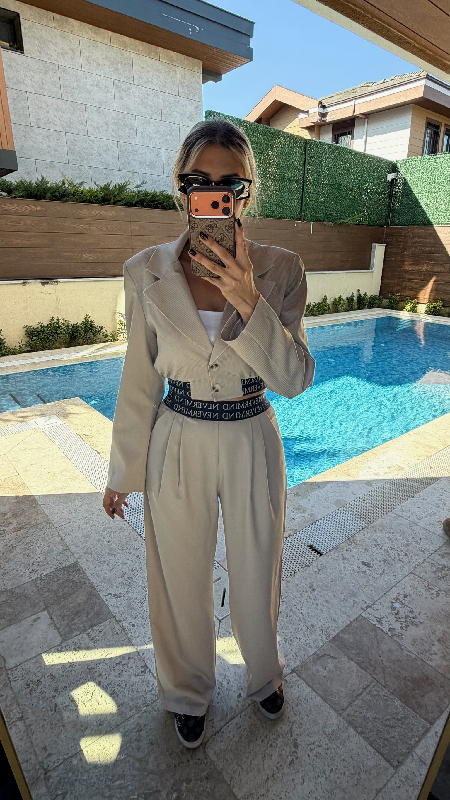 Beli Lastikli Ve Yazı Detaylı Bol Paça Pantolon Ceket Takım Bej