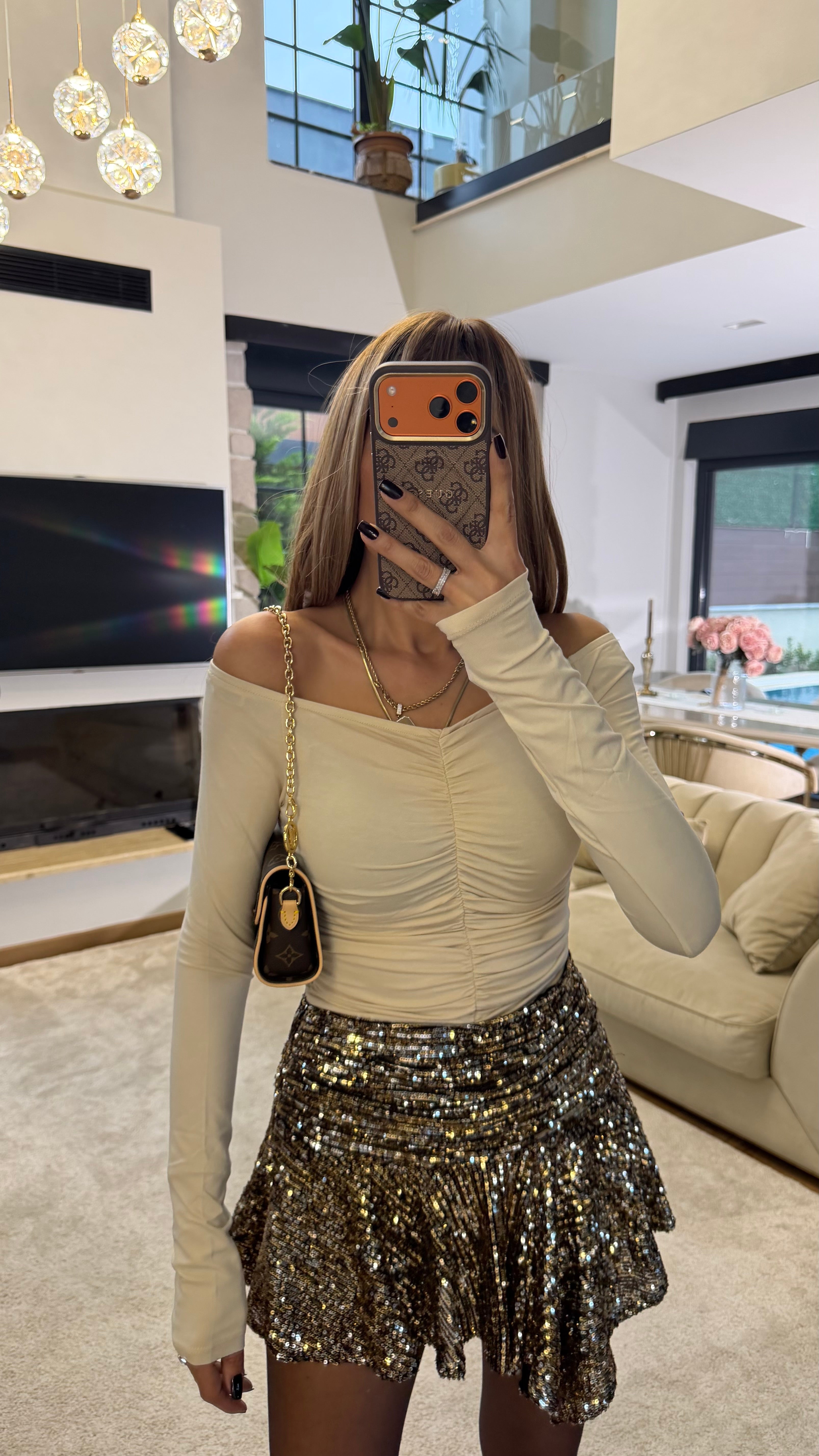 Dilvin Omuzlar Açık Büzgülü Top Bej