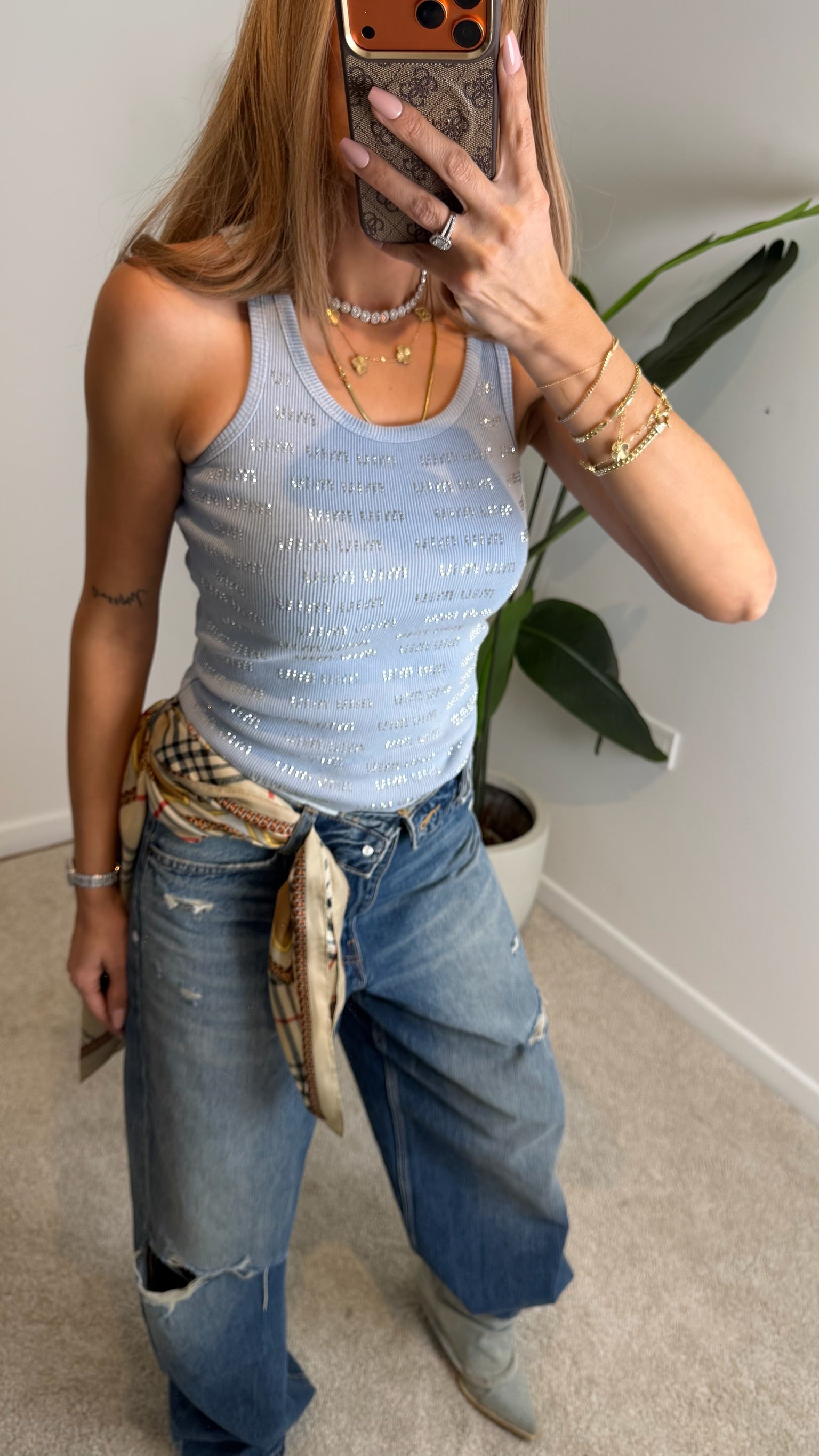 Yazılı Taş Detaylı Askılı Tişört Mavi