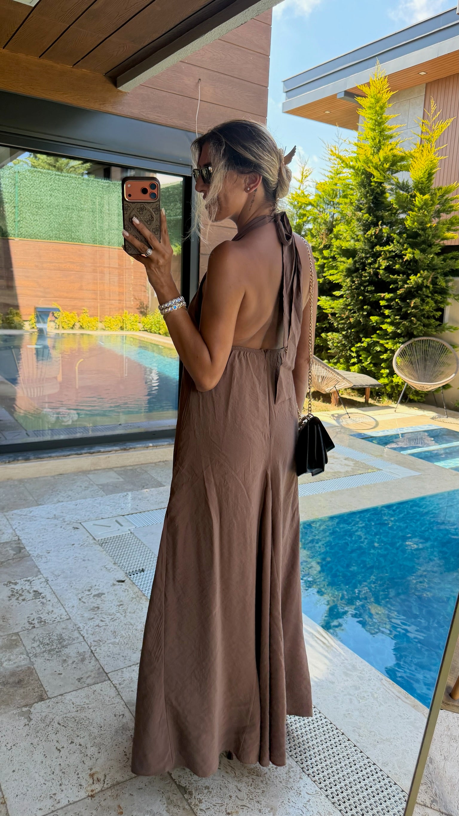 Diva Boyundan Bağlamalı Uzun Elbise Sütlü Kahve