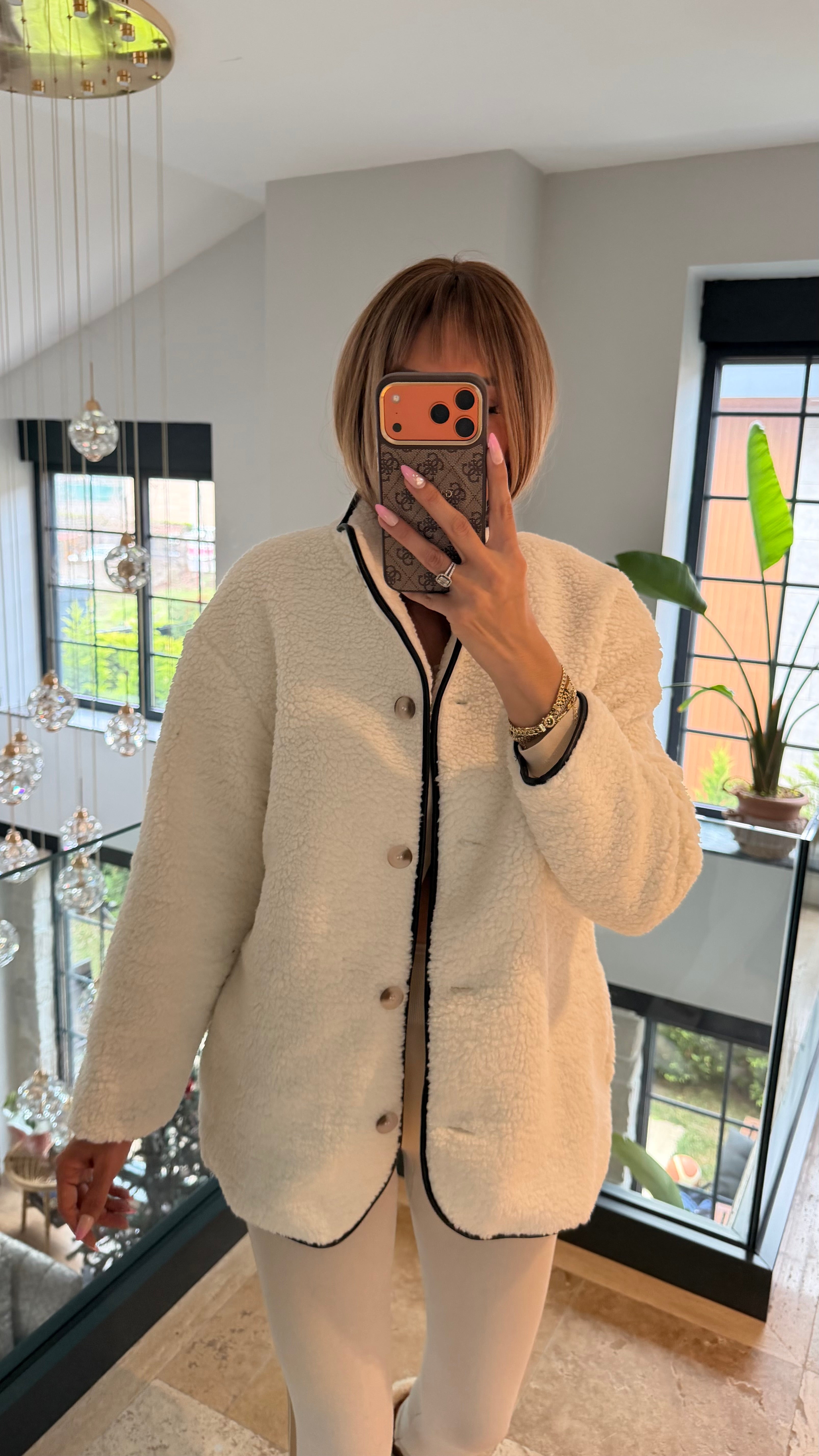 Düğmeli Deri Detaylı Peluş Oversize Ceket Beyaz