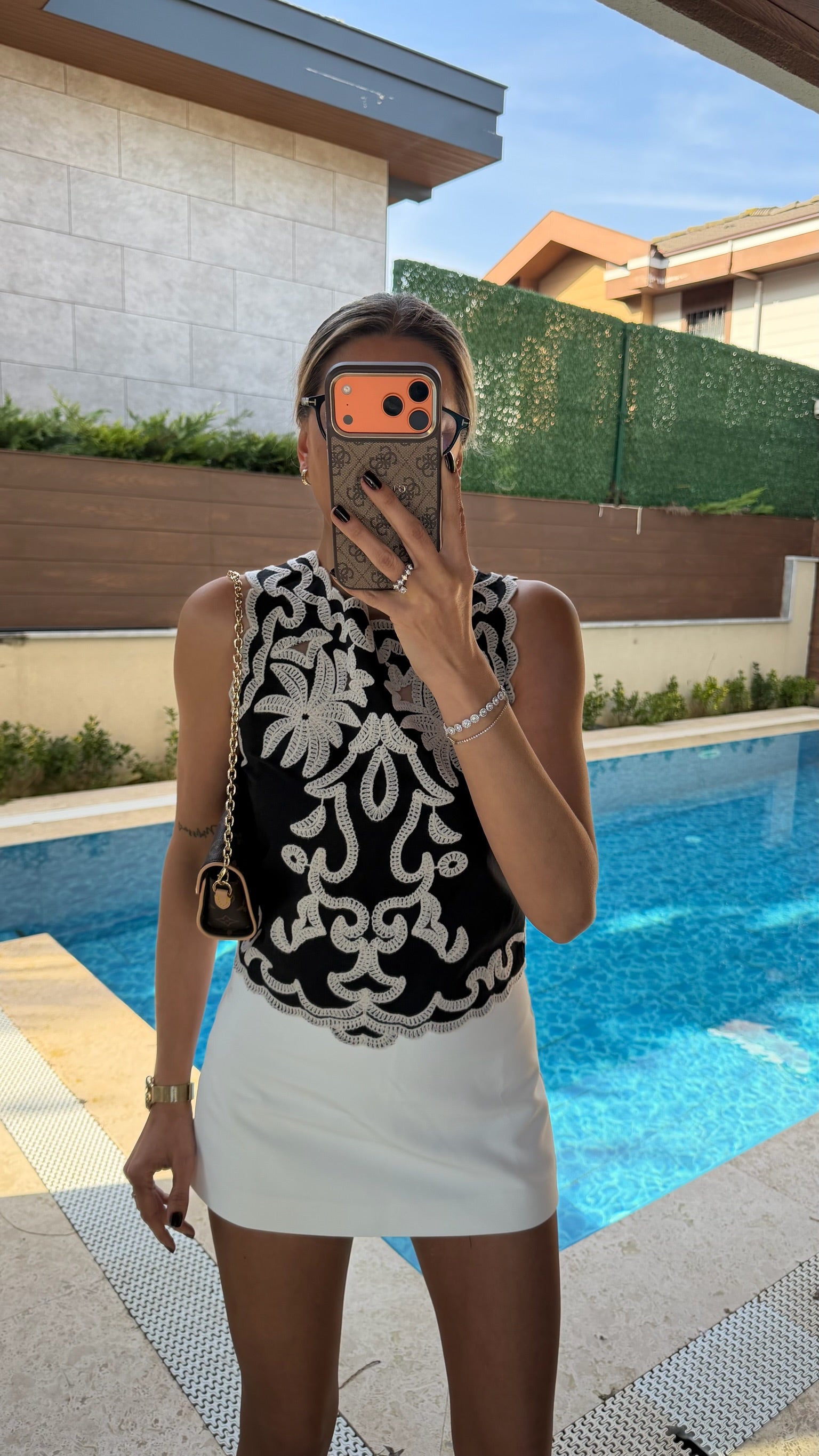 Sırtı Fermuarlı Kabartma Nakışlı Keten Bluz Siyah - NK12