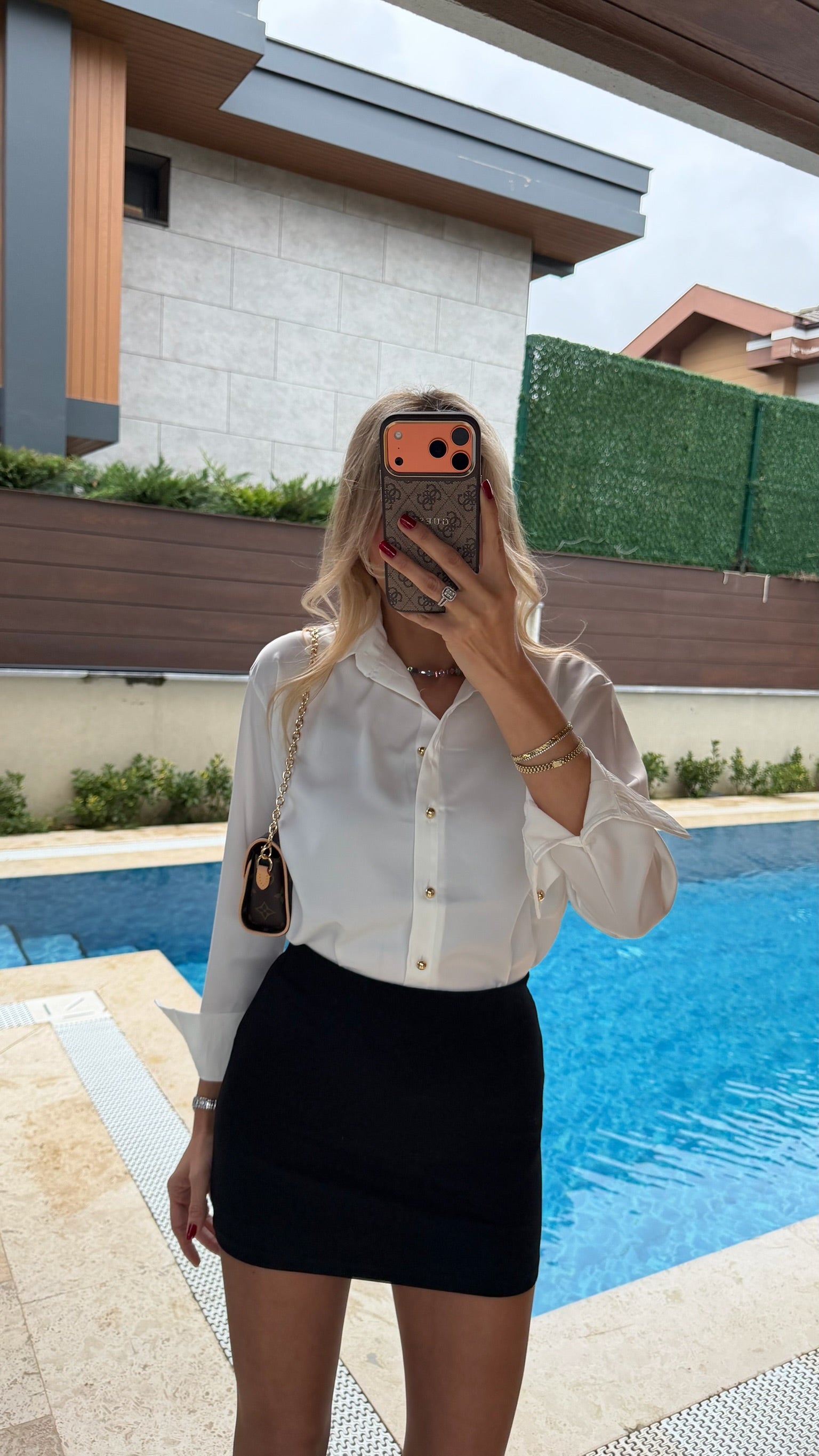 Kruvaze Yaka Gold Düğmeli Saten Gömlek Beyaz