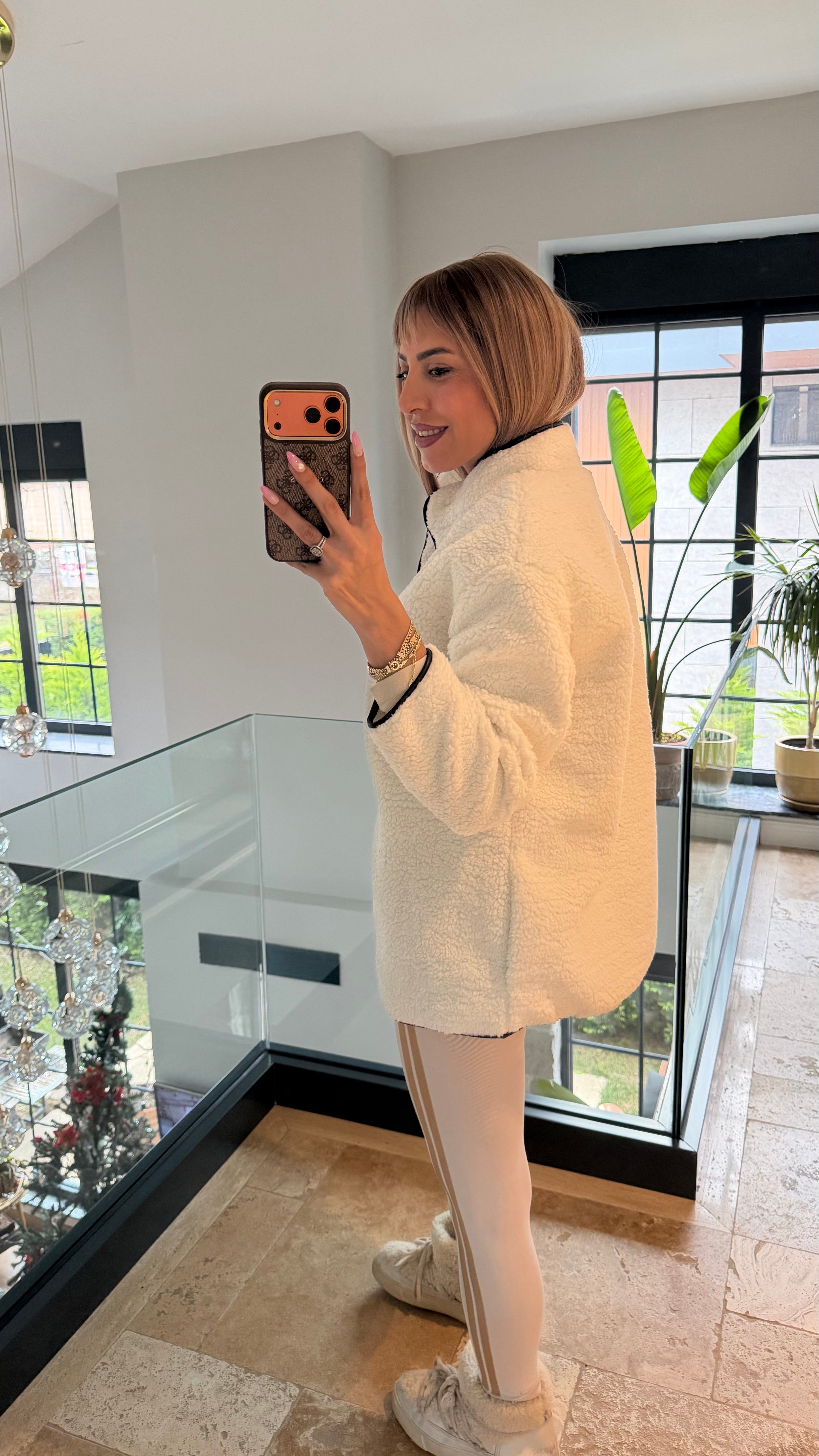 Düğmeli Deri Detaylı Peluş Oversize Ceket Beyaz