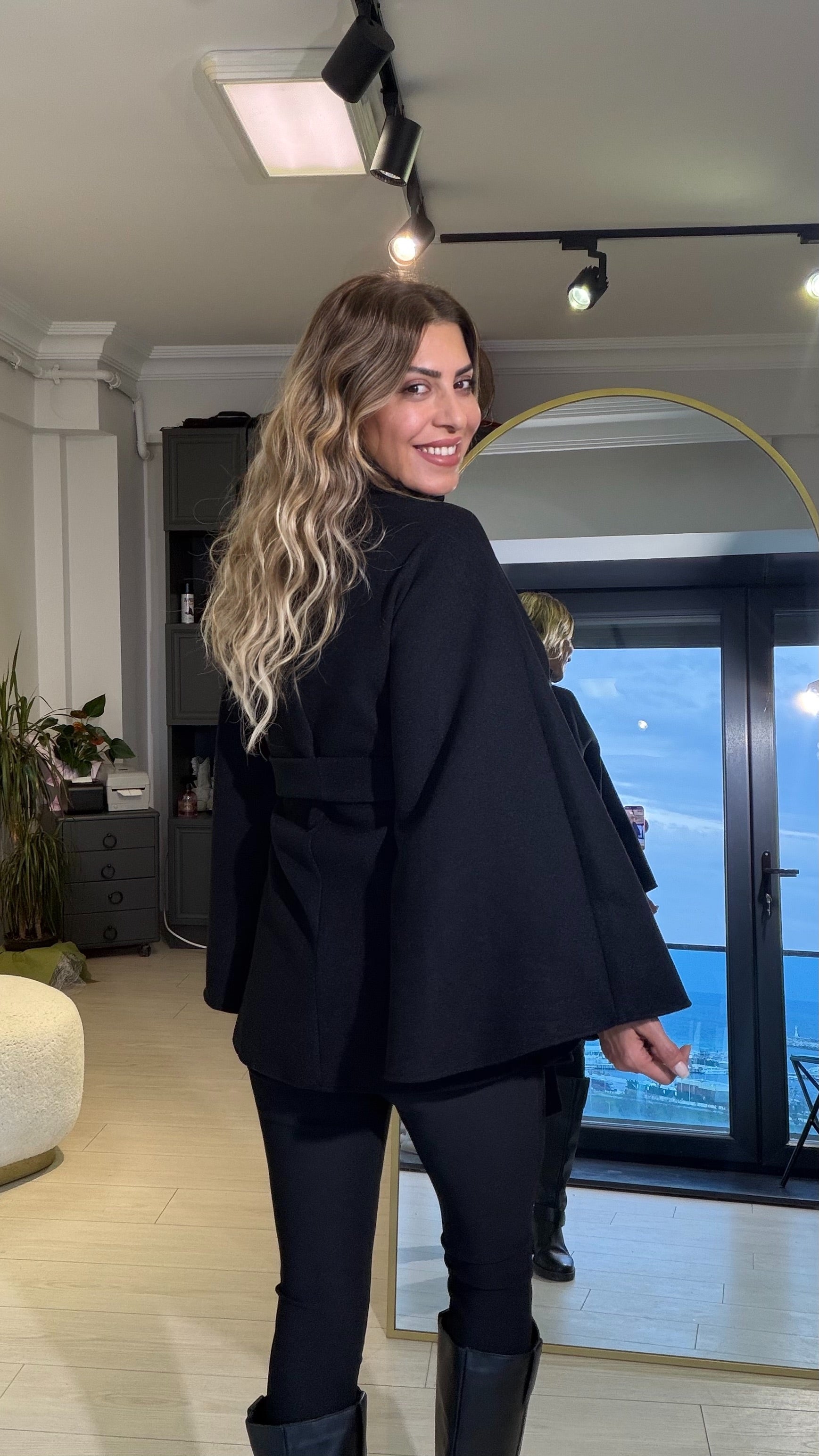 Dik Yaka Kuşaklı Kaşe Panço Siyah
