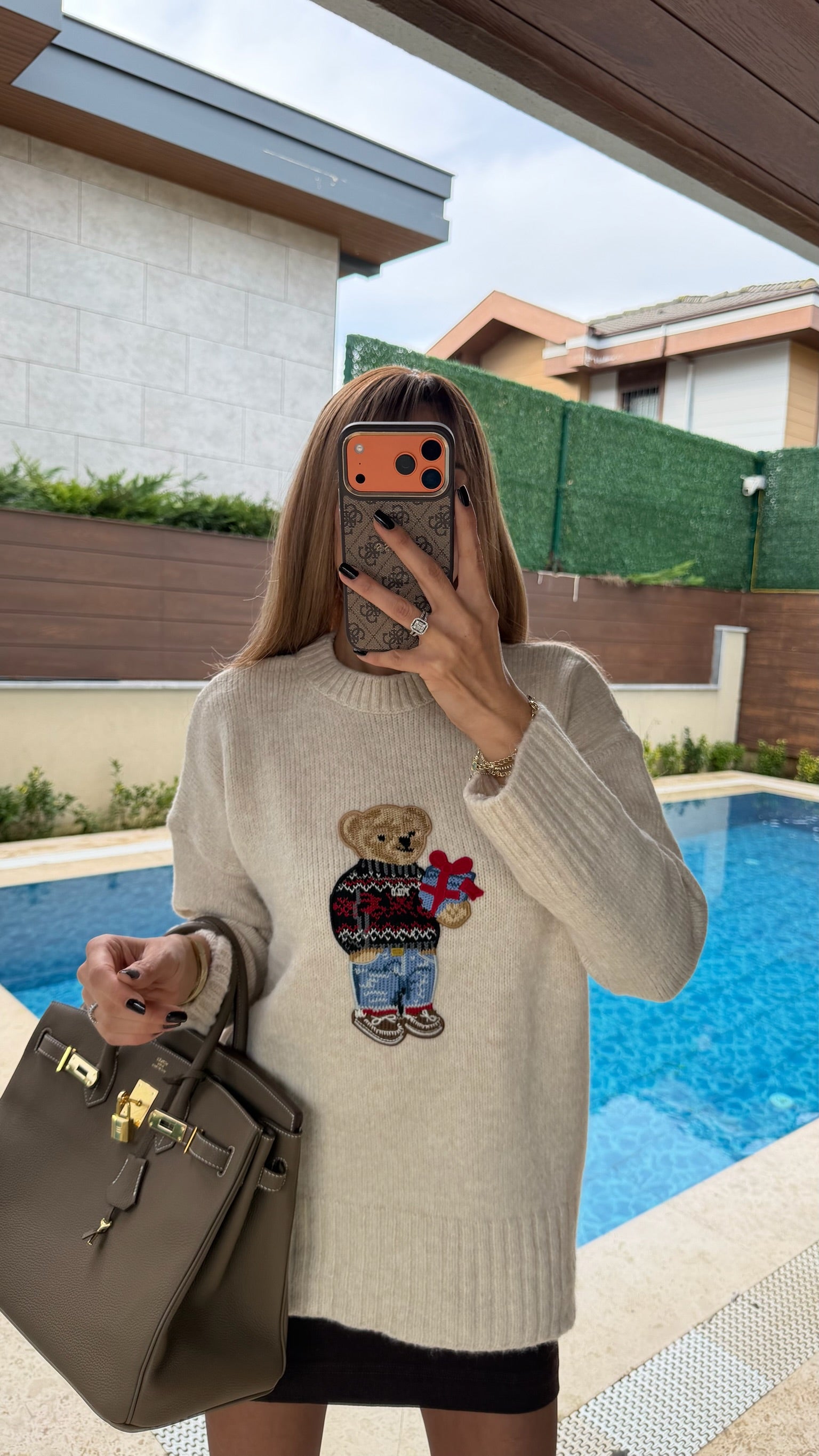 Yumuşak Dokulu Teddy İşlemeli Ekru Kazak