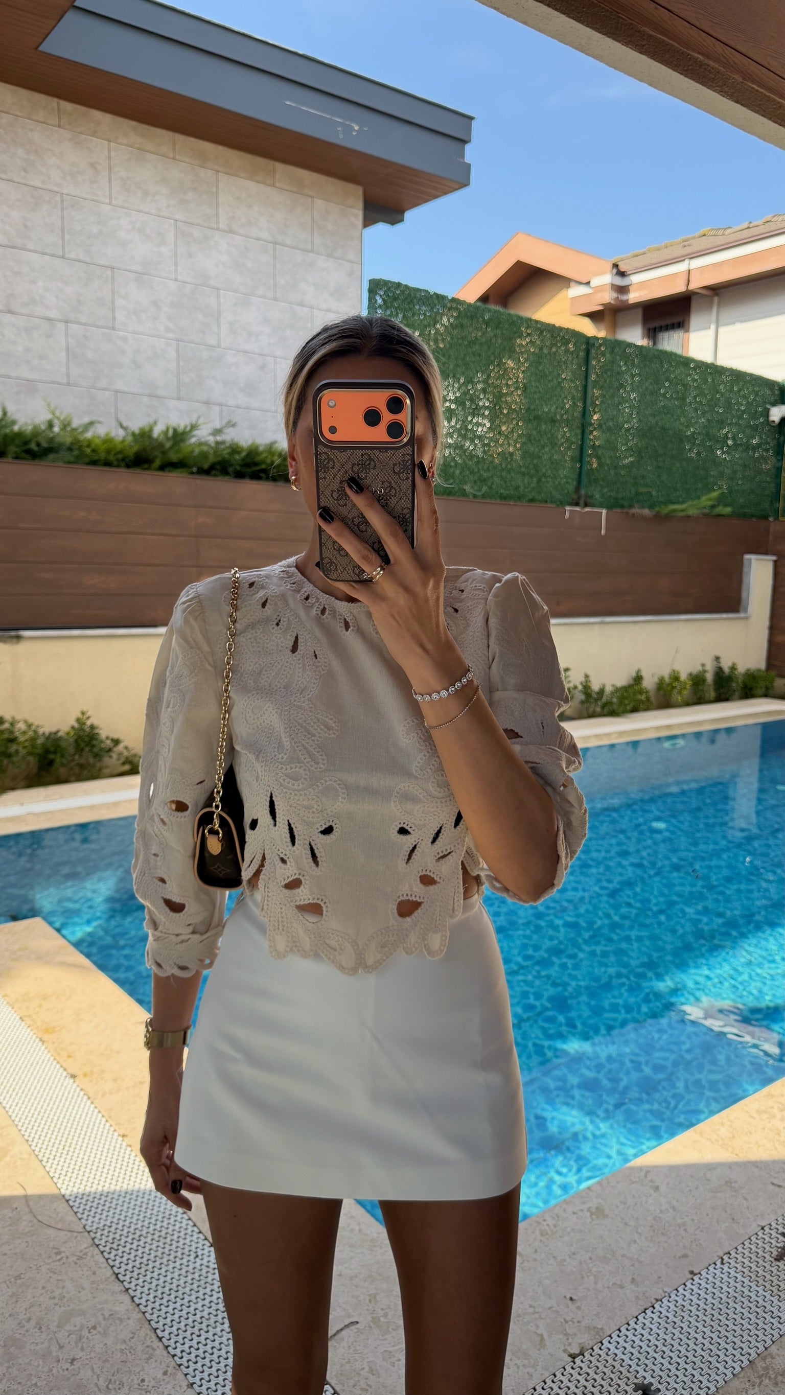 Kabartma Nakış İşlemeli Uzun Kollu Bluz Ekru