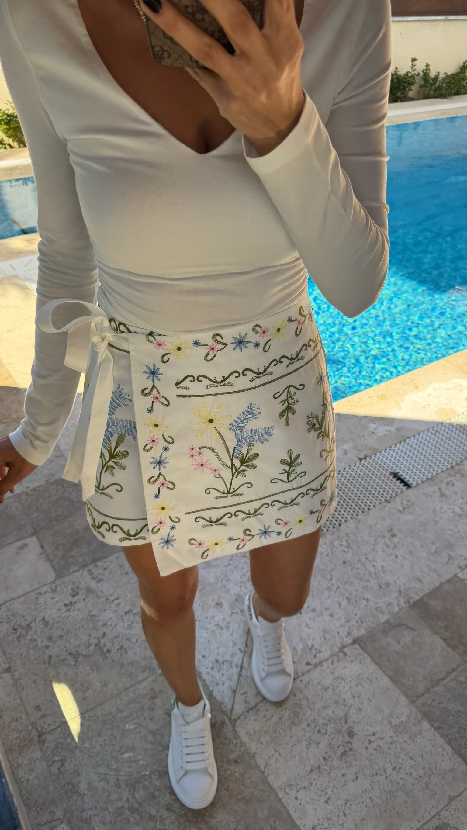 Renkli Çiçek Nakış İşlemeli Bağlamalı Şort Etek Beyaz - NK11