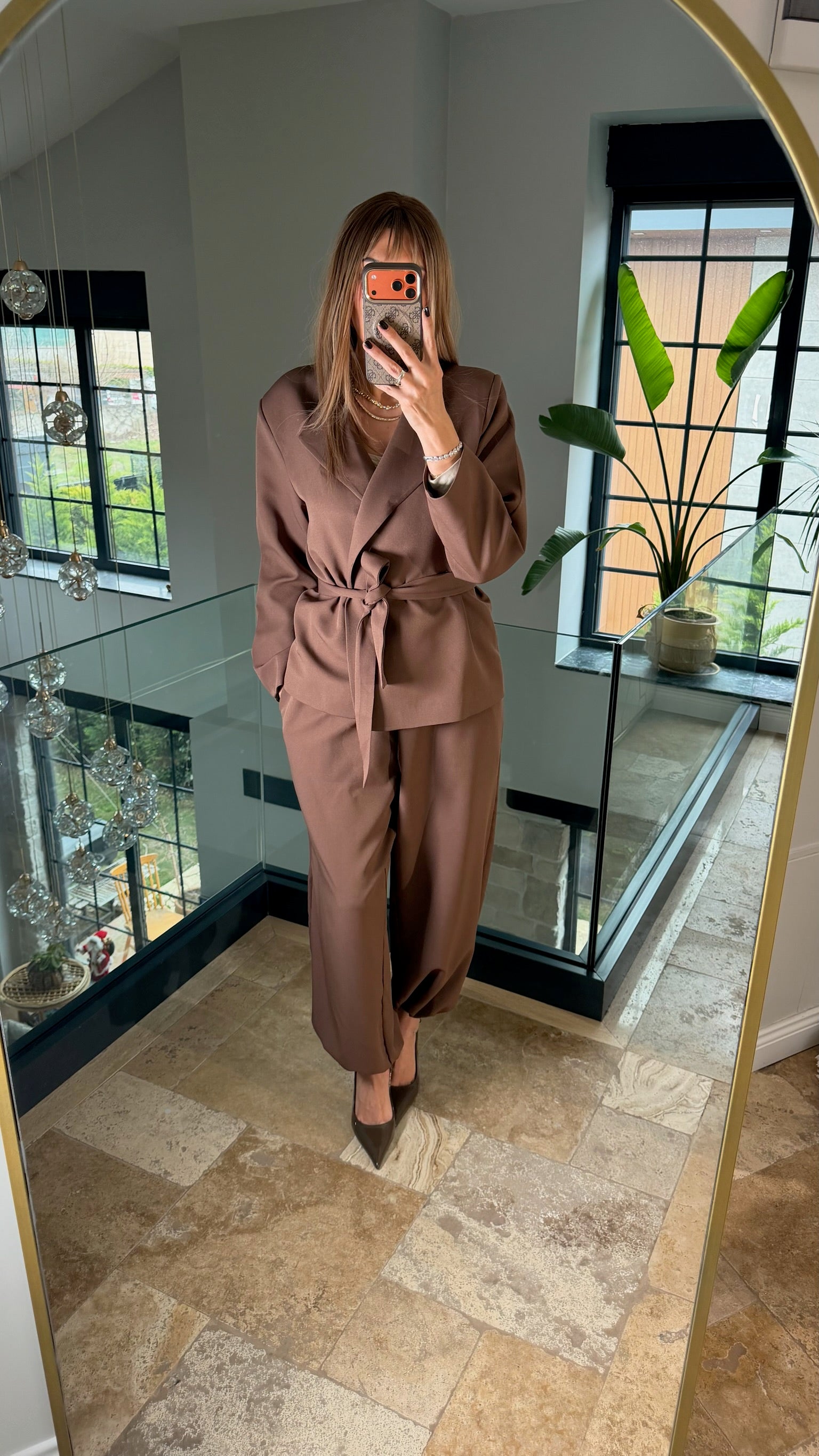 Kuşaklı Ceket Paçası Lastikli Pantolon İkili Takım Kahverengi