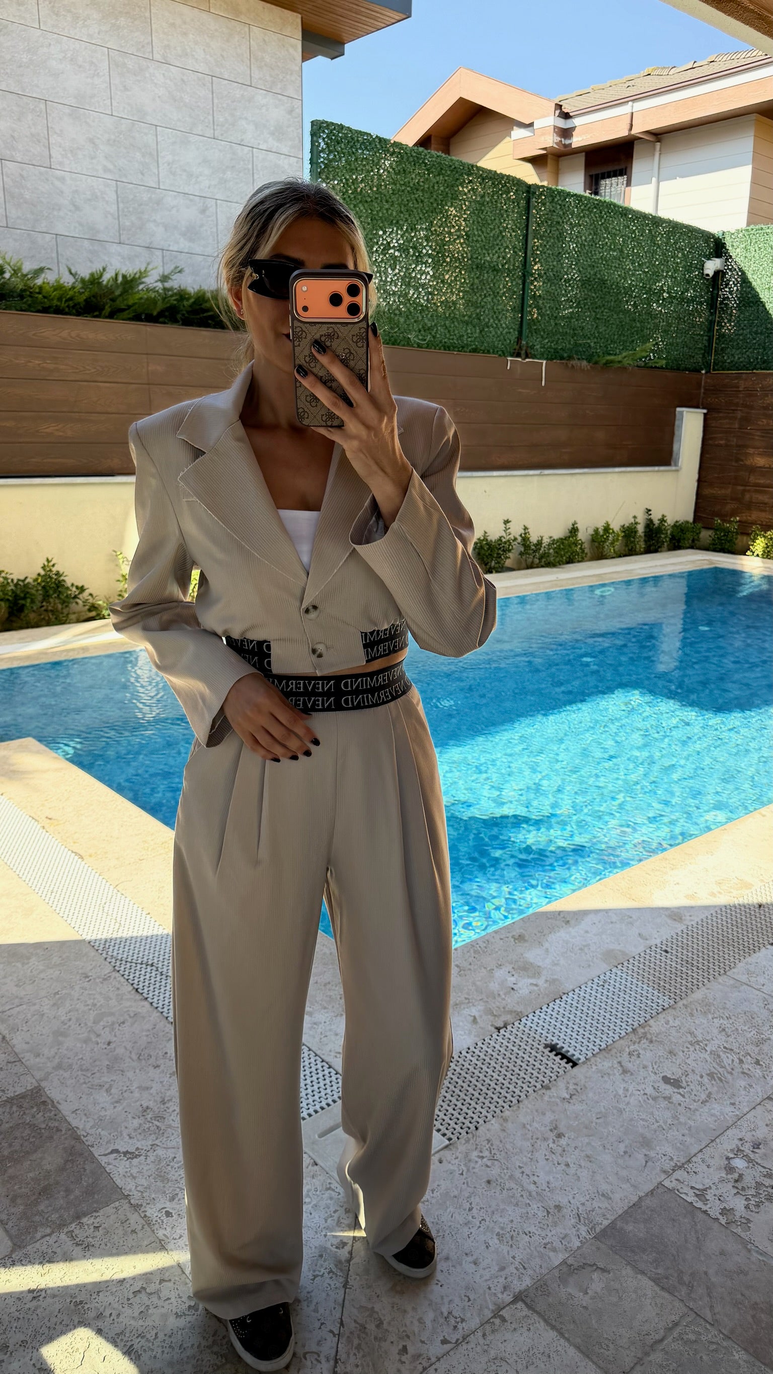 Beli Lastikli Ve Yazı Detaylı Bol Paça Pantolon Ceket Takım Bej