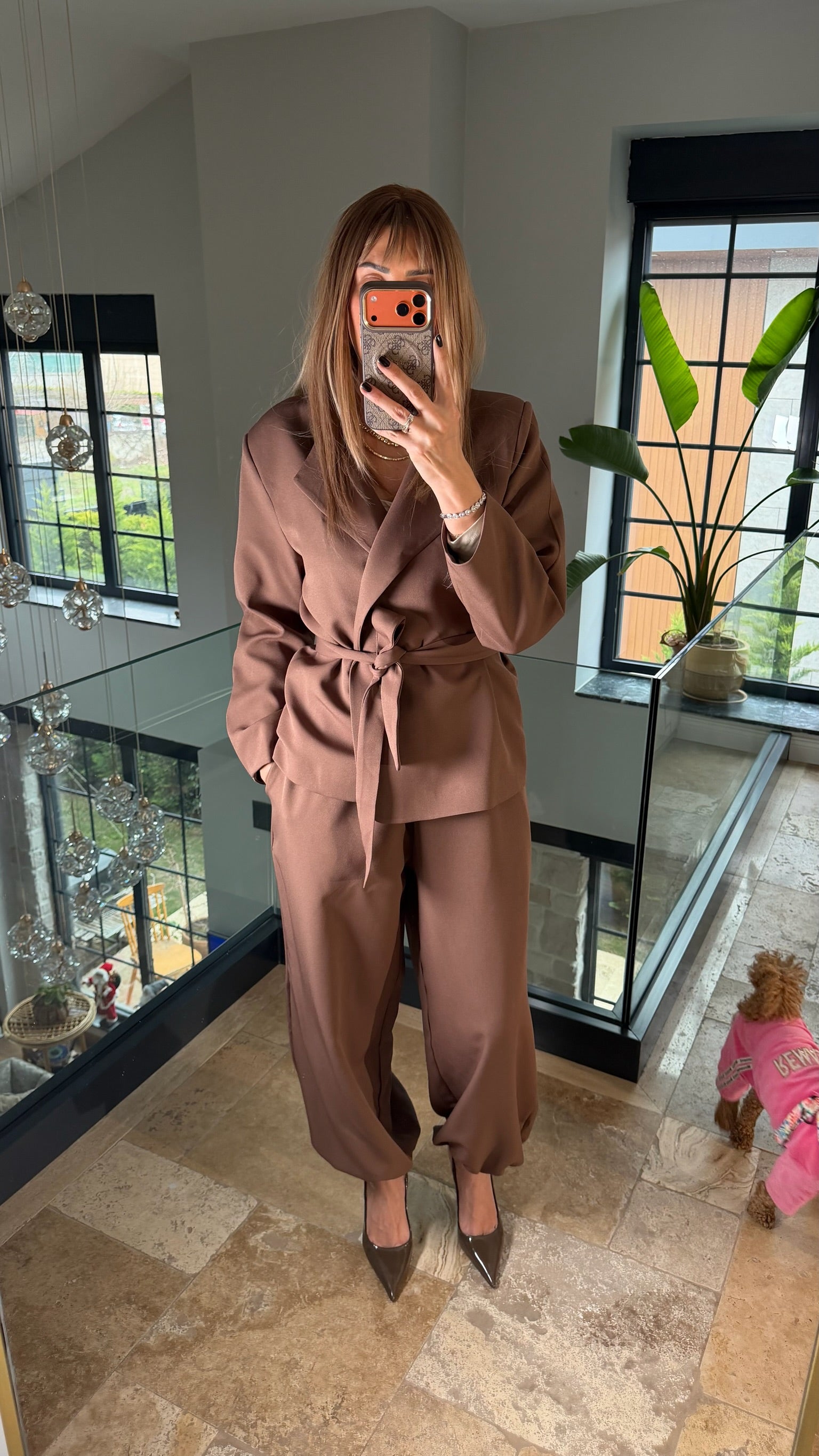 Kuşaklı Ceket Paçası Lastikli Pantolon İkili Takım Kahverengi
