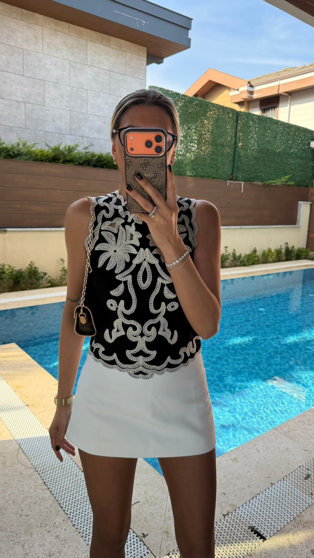 Sırtı Fermuarlı Kabartma Nakışlı Keten Bluz Siyah - NK12