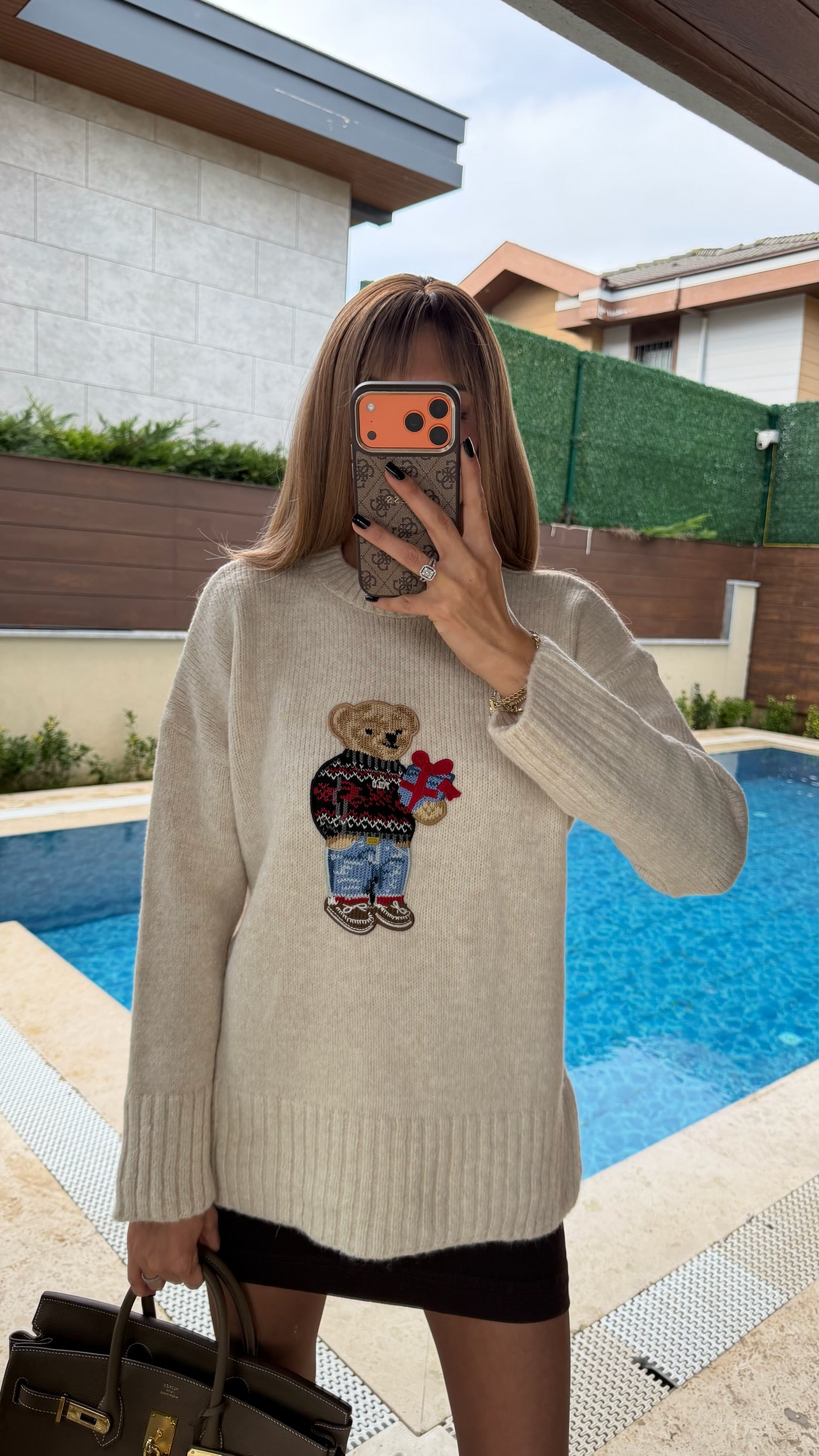 Yumuşak Dokulu Teddy İşlemeli Ekru Kazak