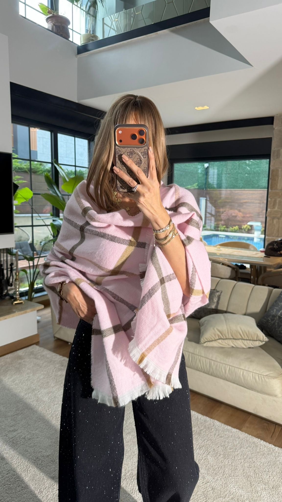 Pembe Kareli Püsküllü Yumuşak Dokulu Şal