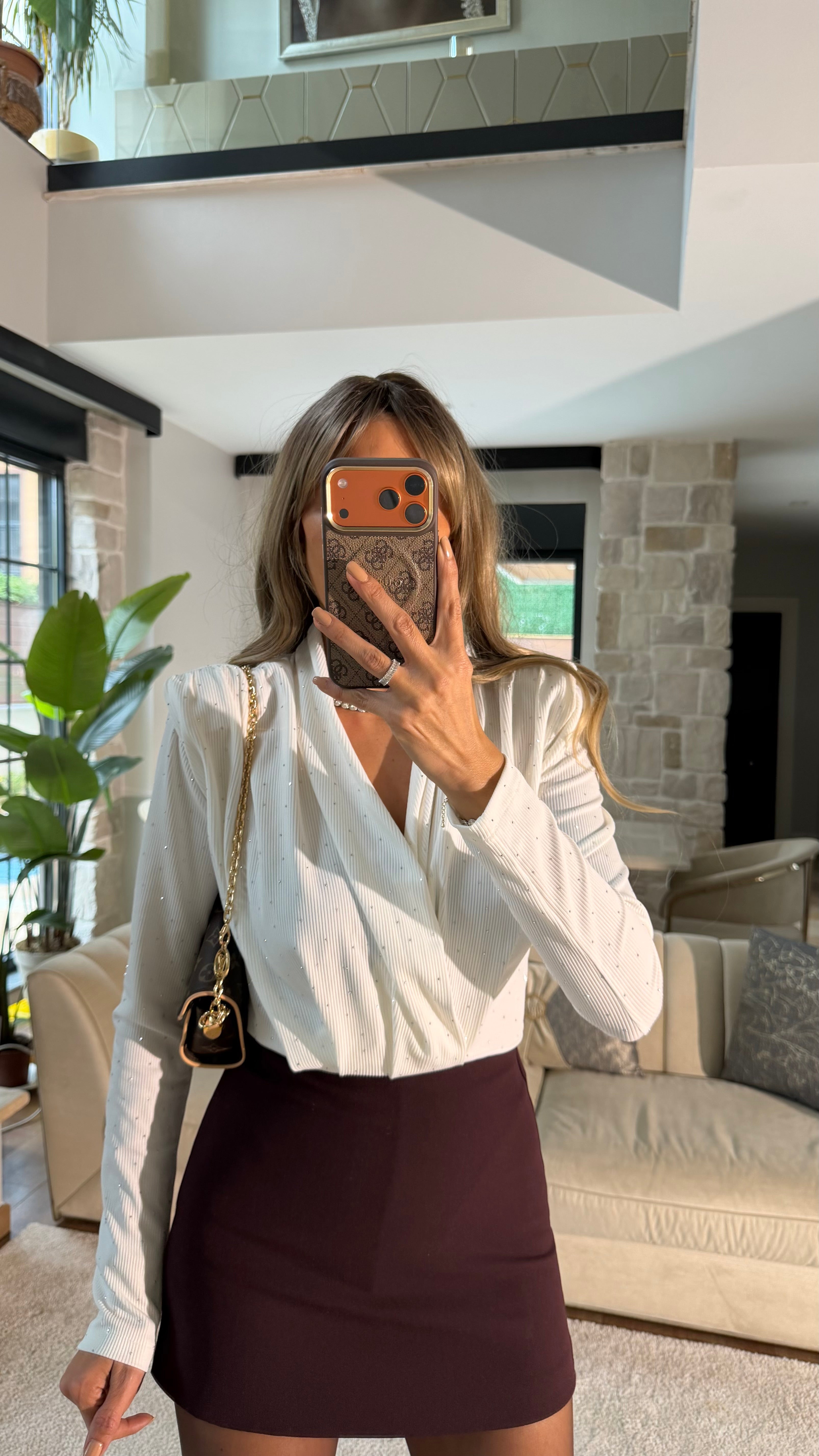 Beyaz V yaka Taşlı Vatkalı Drapeli Bodysuit