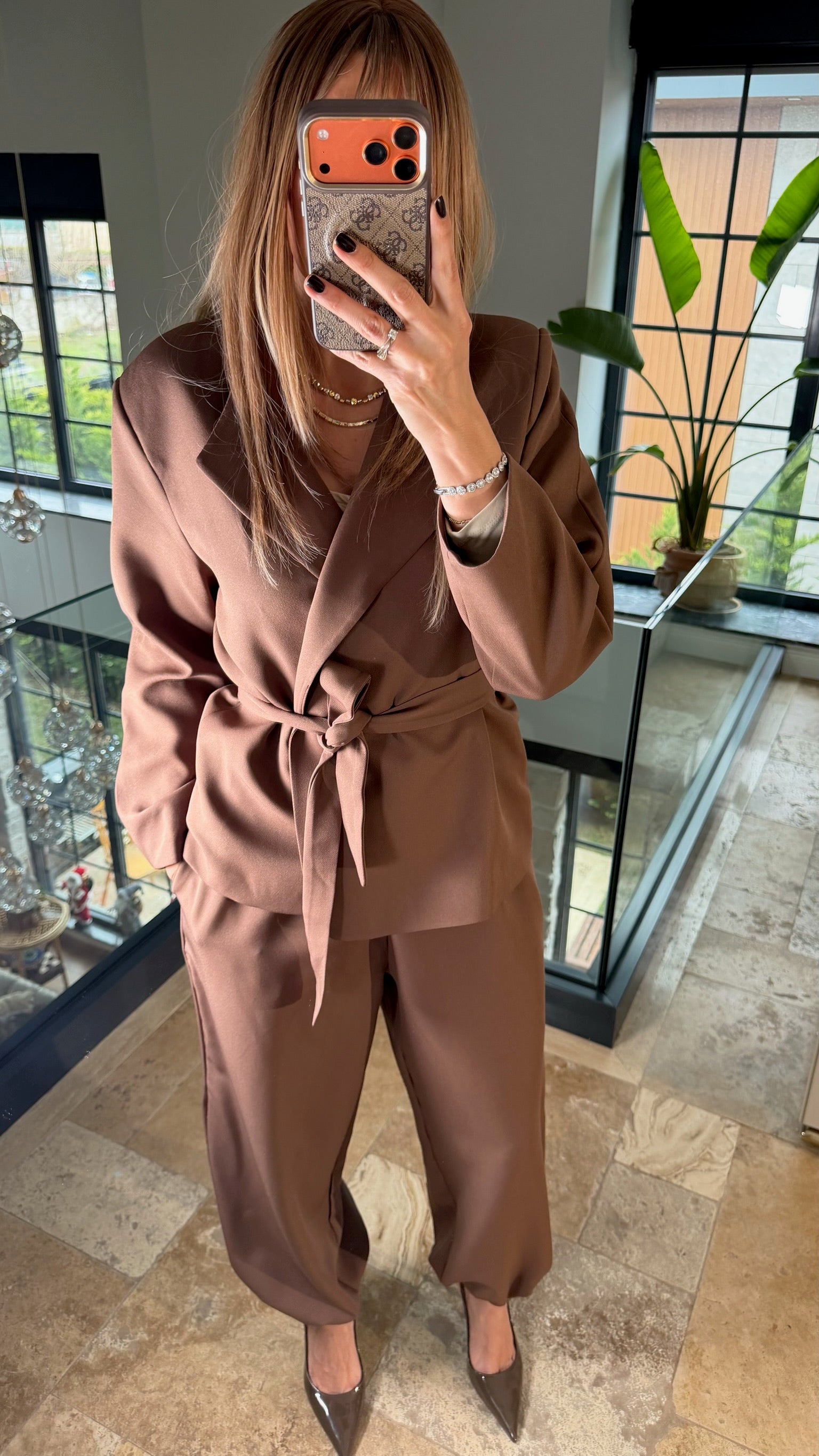 Kuşaklı Ceket Paçası Lastikli Pantolon İkili Takım Kahverengi