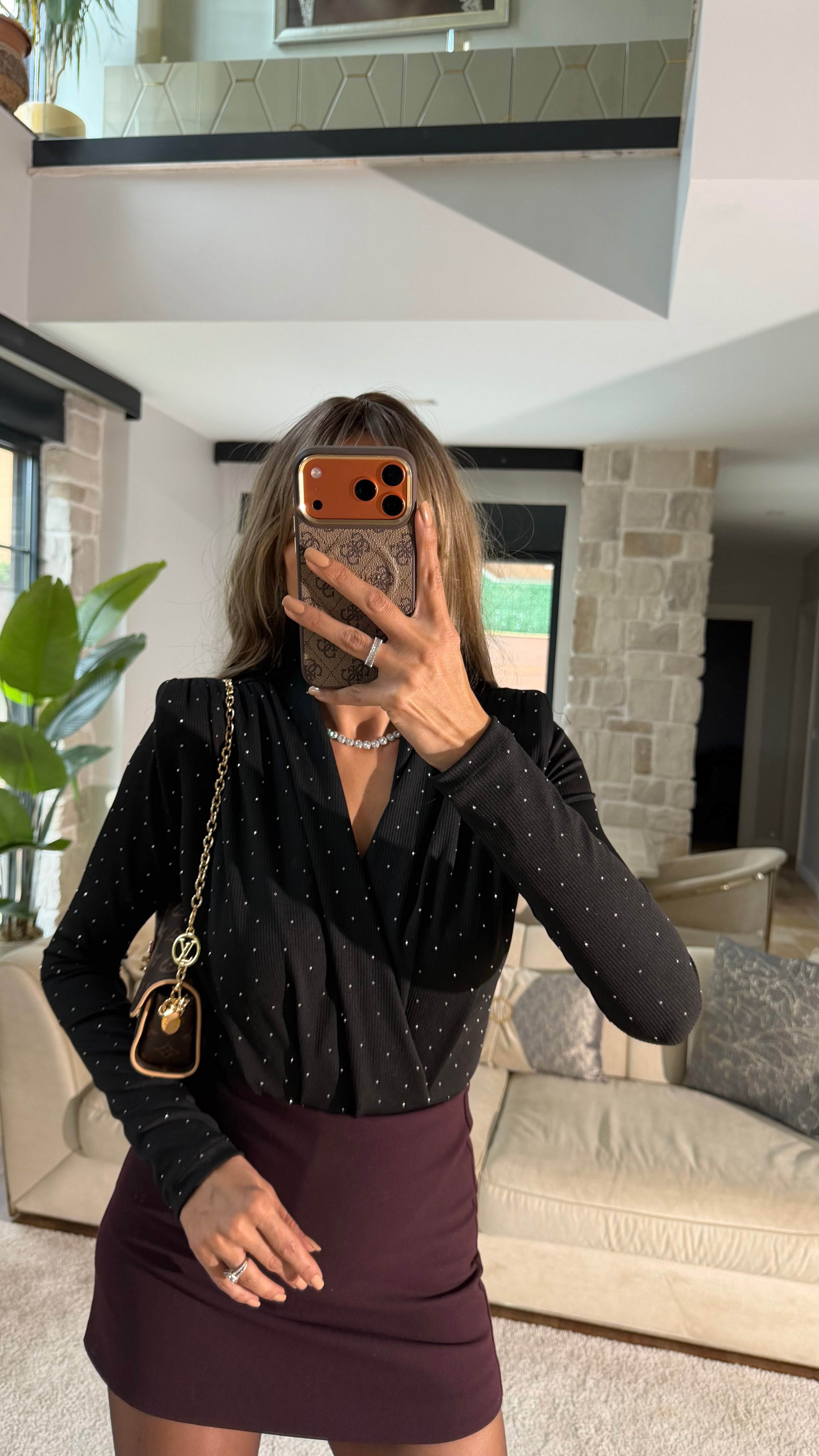 Siyah V yaka Vatkalı Drapeli Bodysuit