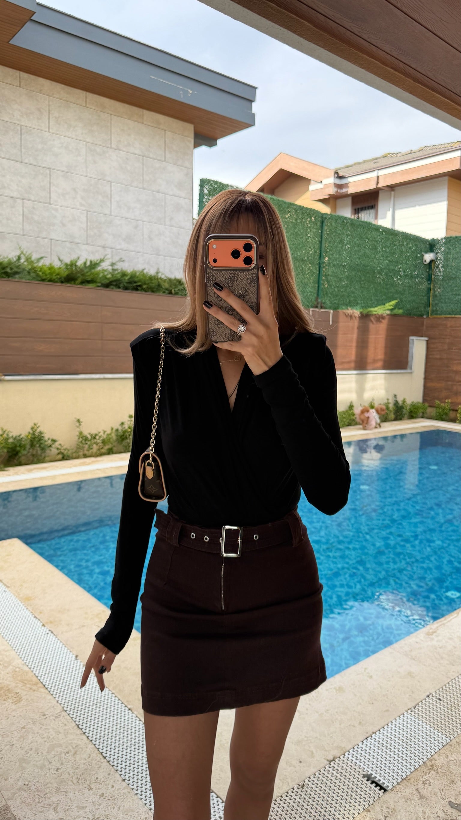 Siyah V Yaka Vatkalı Düz Bodysuit