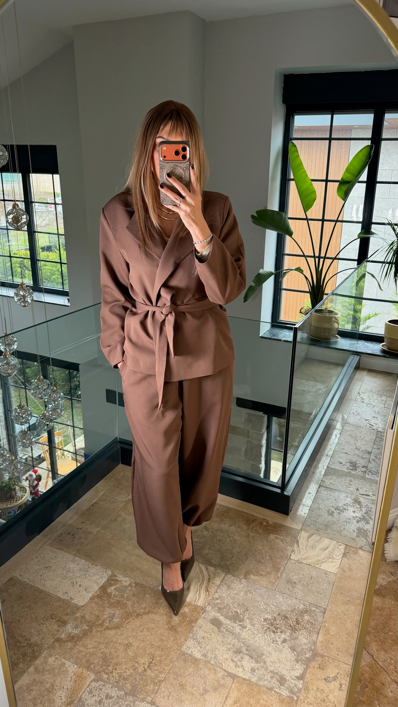 Kuşaklı Ceket Paçası Lastikli Pantolon İkili Takım Kahverengi