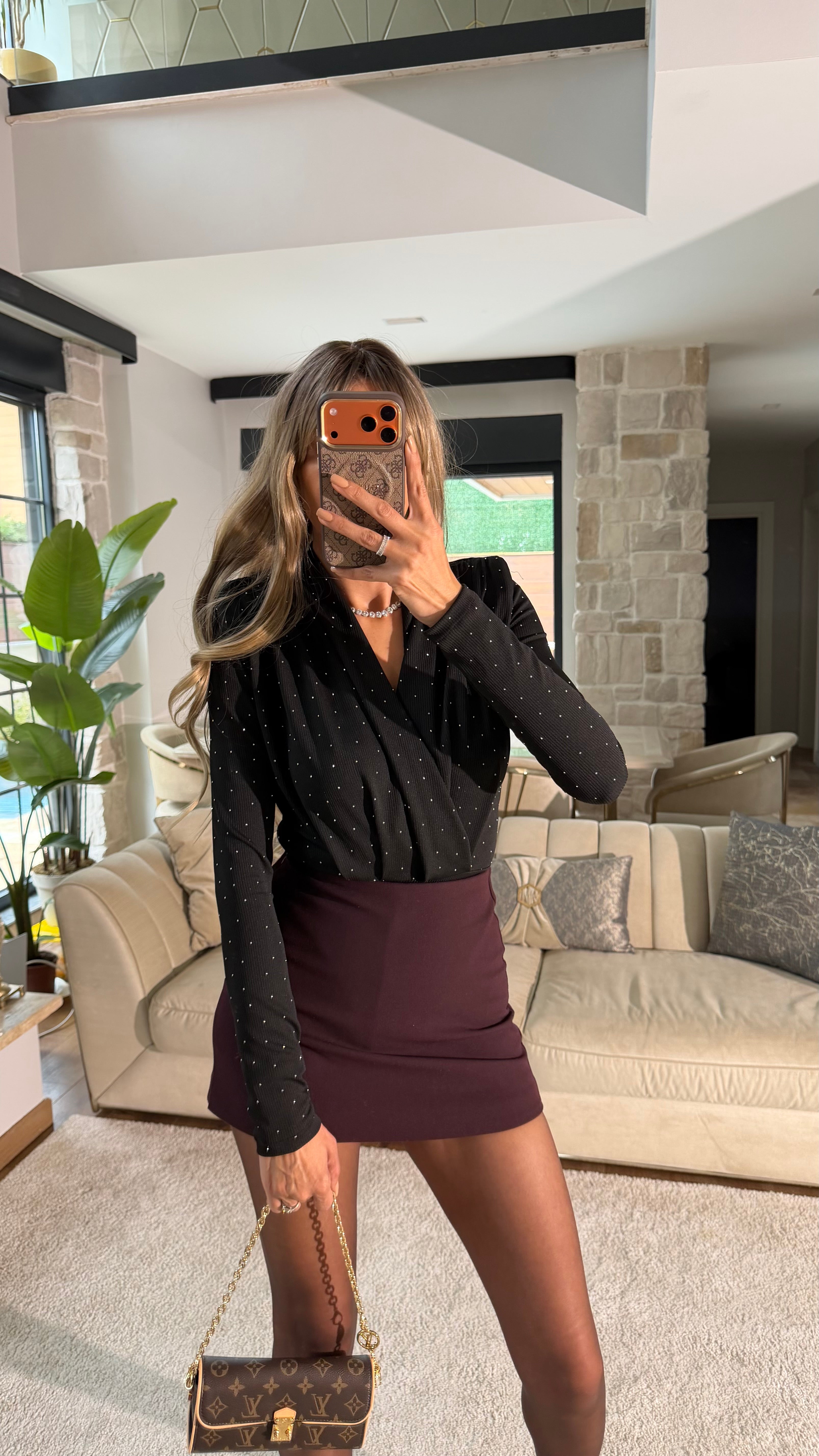 Siyah V yaka Vatkalı Drapeli Bodysuit