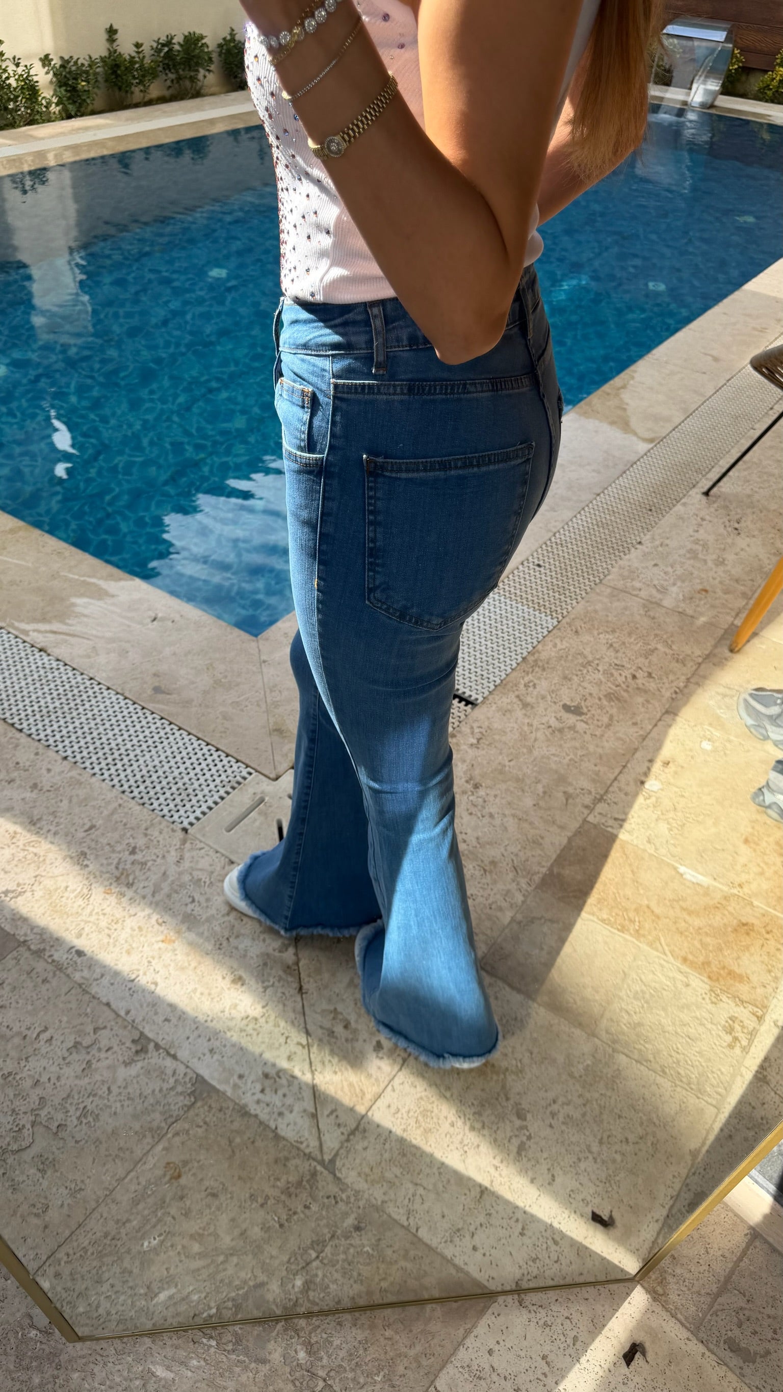 Paça Yırtık Detaylı İspanyol Kesim Jean