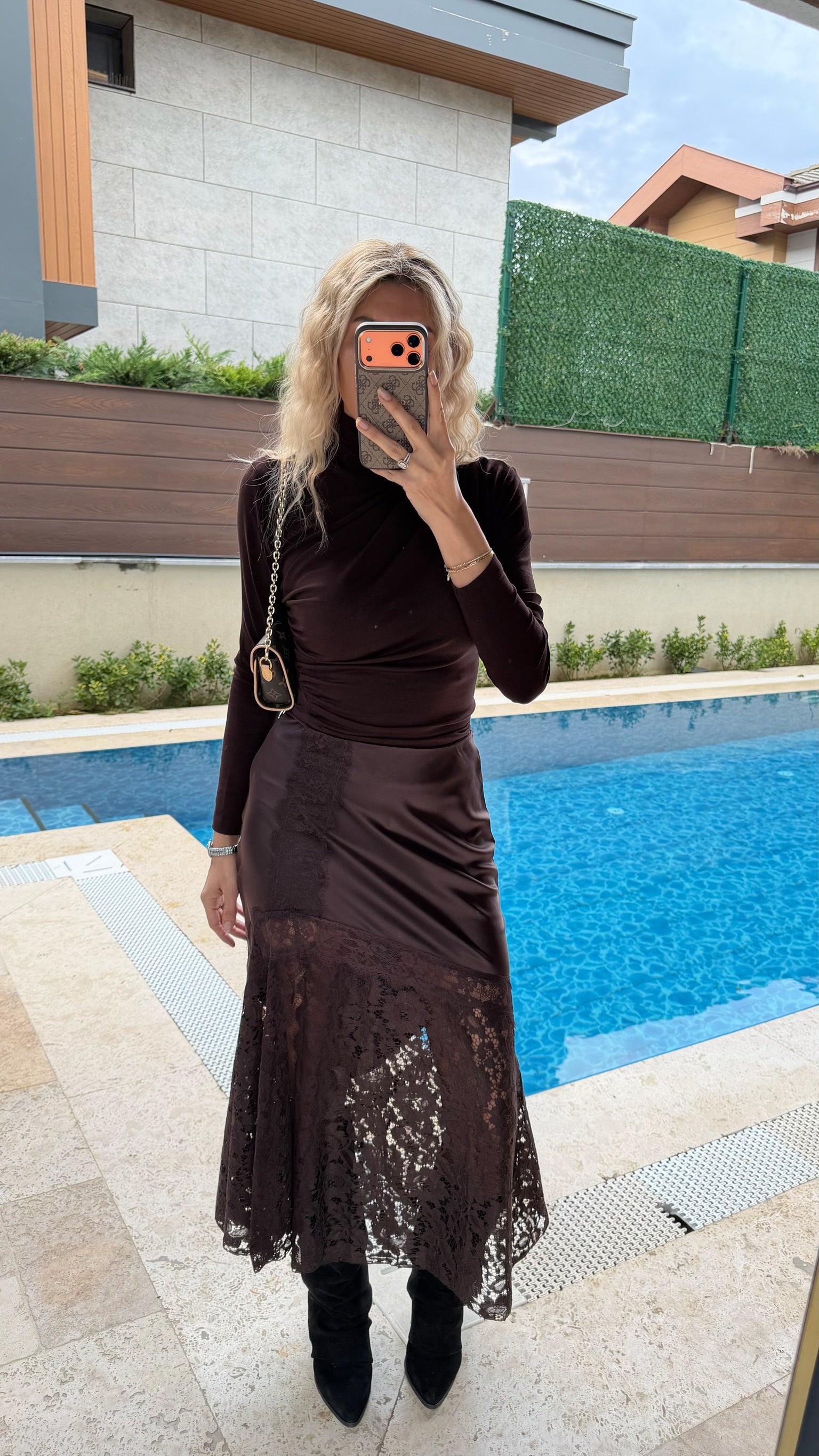 Yırtmaçlı Dantel Detaylı Yüksek Bel Saten Etek Acı Kahve