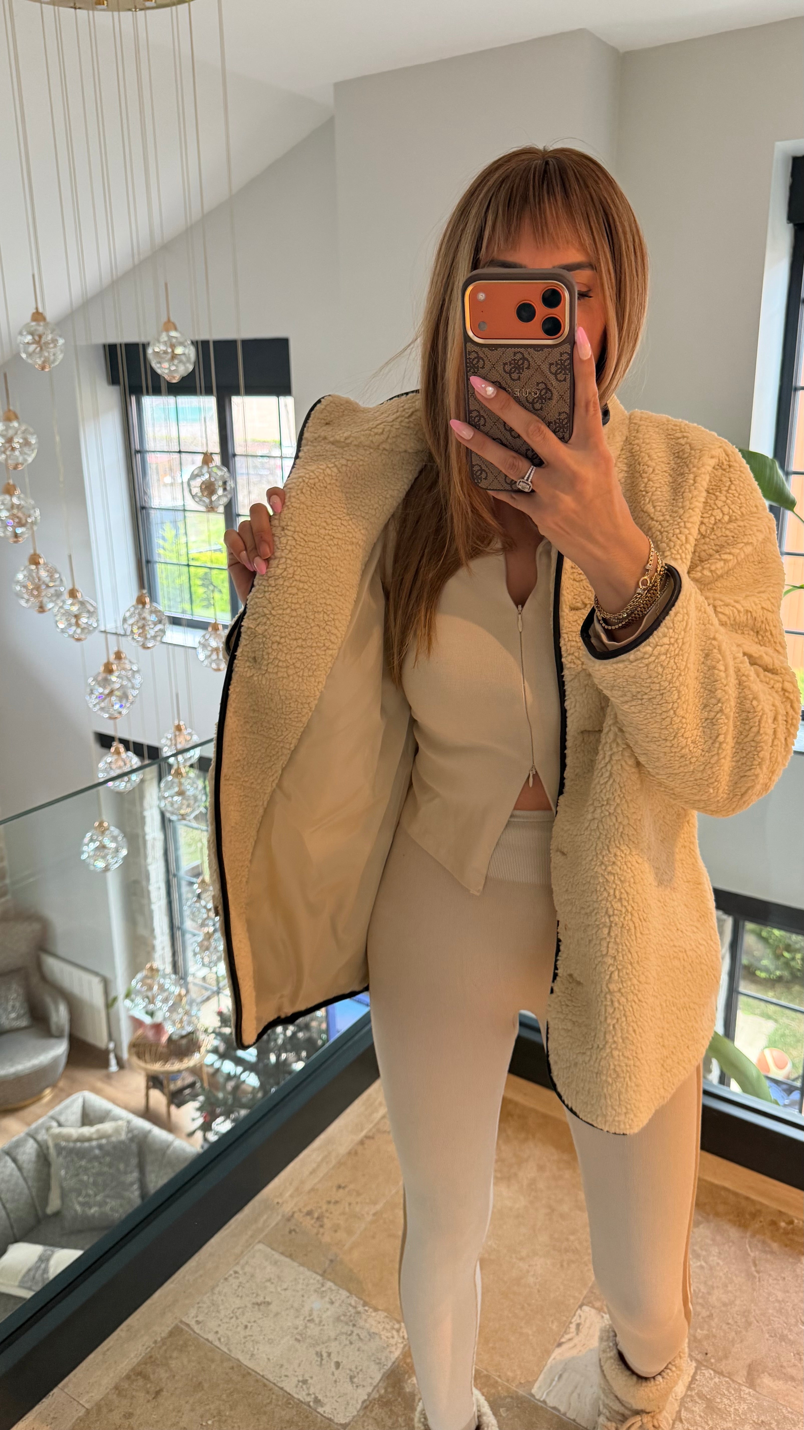 Düğmeli Deri Detaylı Peluş Oversize Ceket Bej