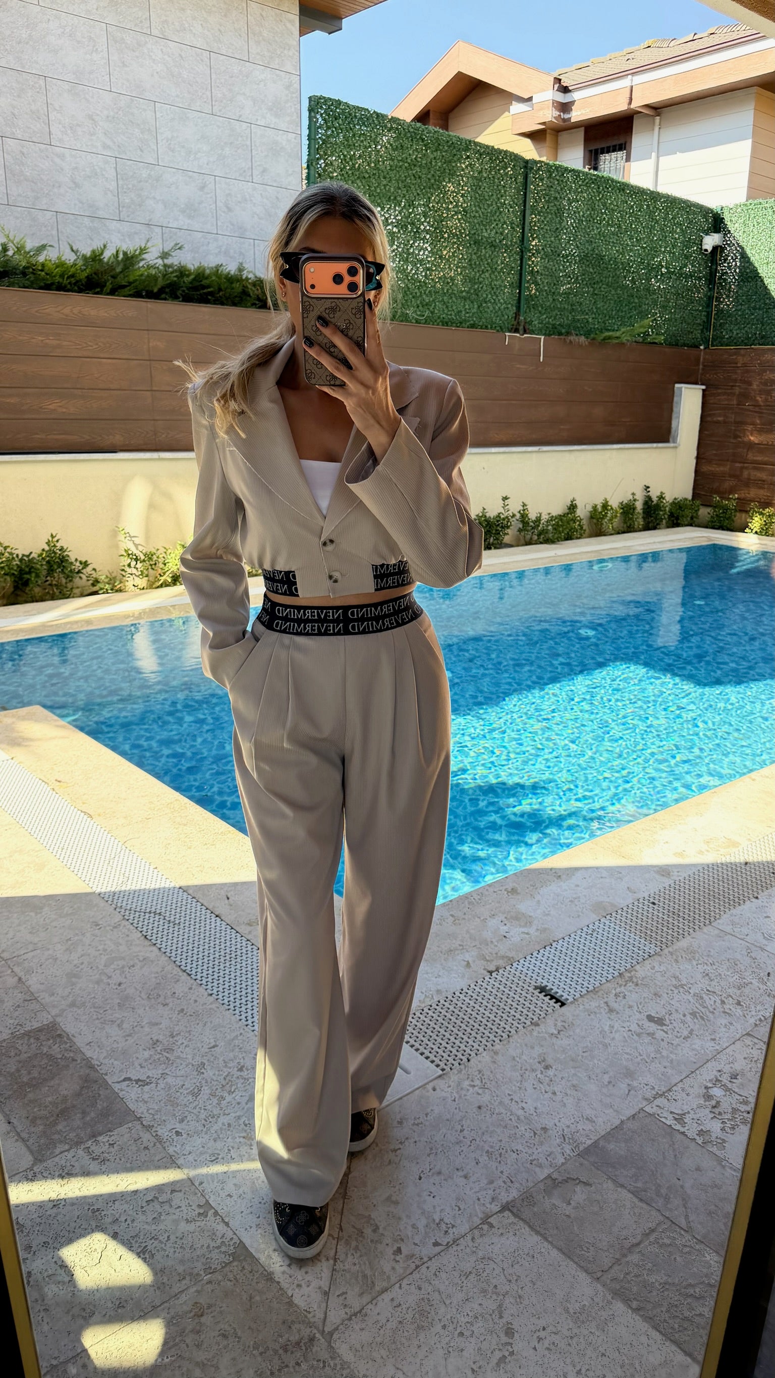 Beli Lastikli Ve Yazı Detaylı Bol Paça Pantolon Ceket Takım Bej