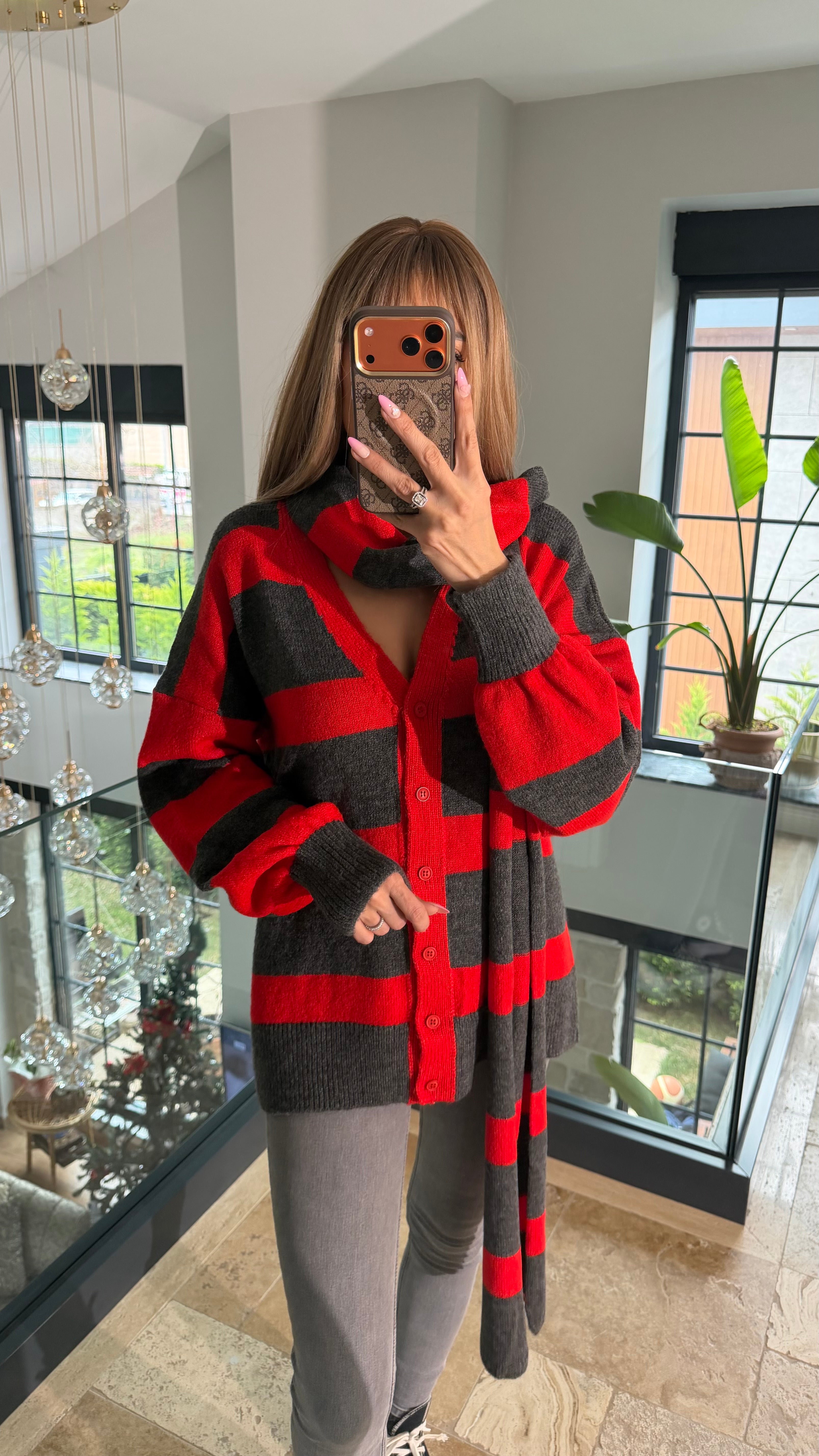 Atkılı Şeritli V Yaka Antrasit Kırmızı Hırka