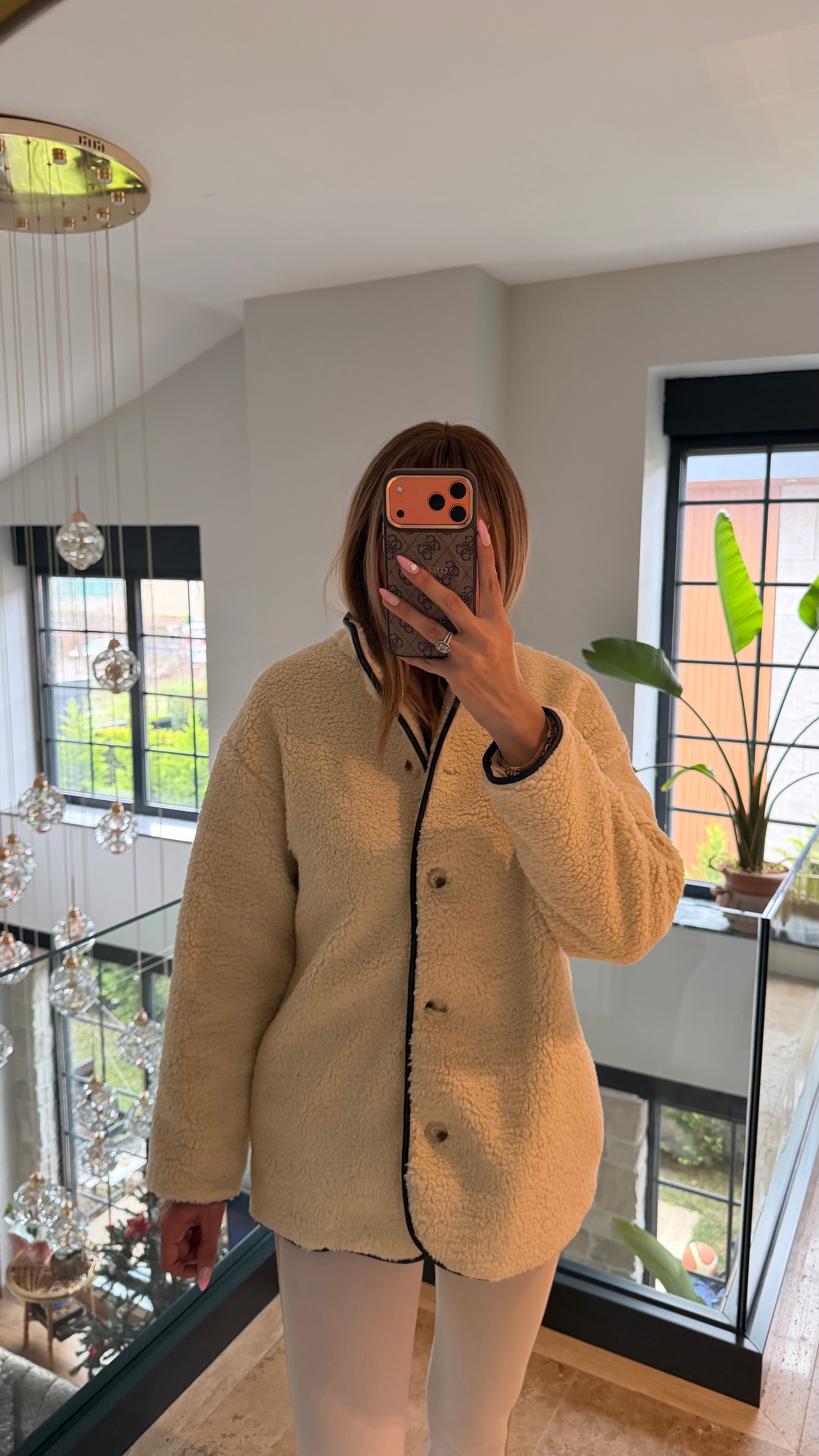 Düğmeli Deri Detaylı Peluş Oversize Ceket Bej