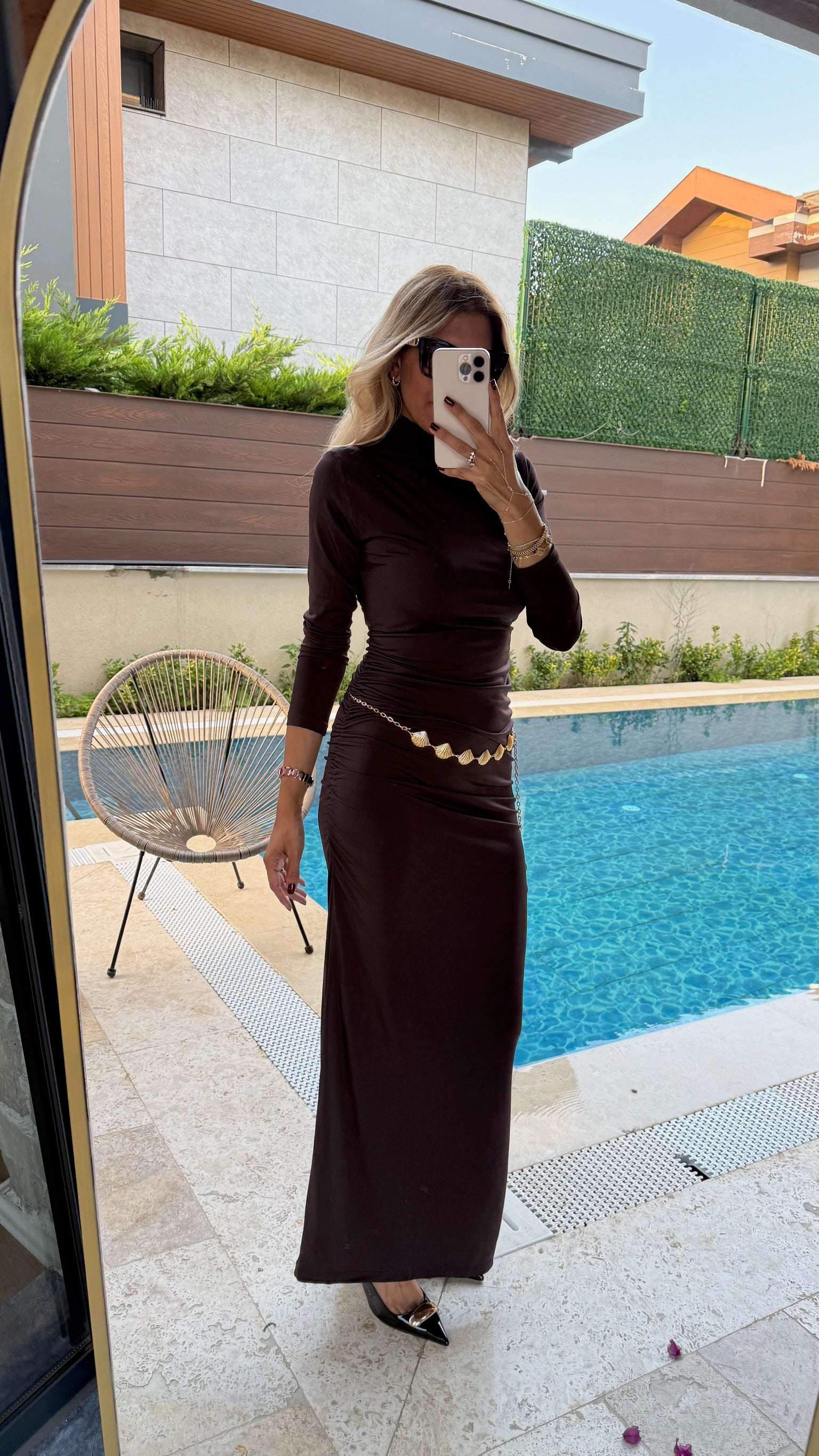 İstiridye Kemerli Kahve Elbise