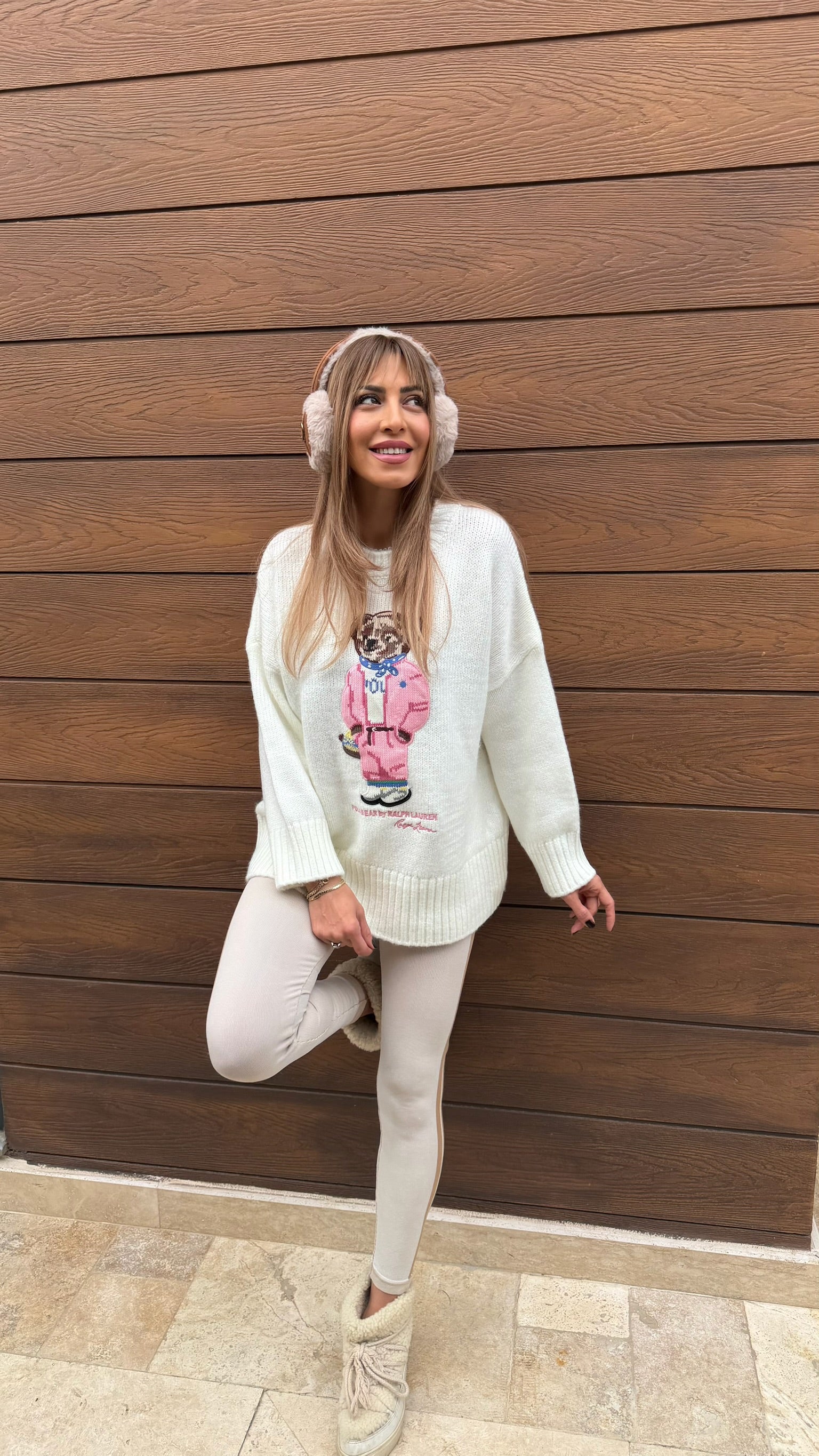 Yumuşak Dokulu Teddy İşlemeli Beyaz Kazak