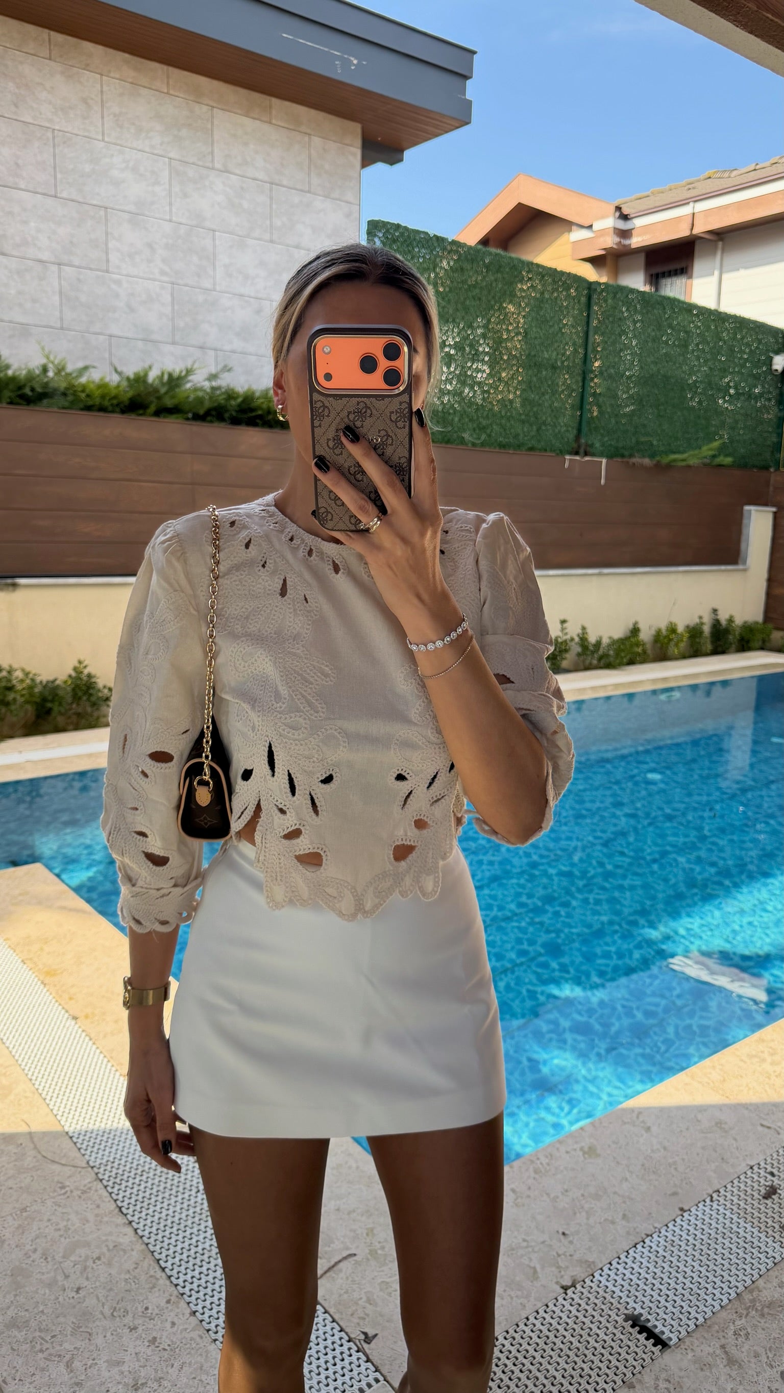 Kabartma Nakış İşlemeli Uzun Kollu Bluz Ekru