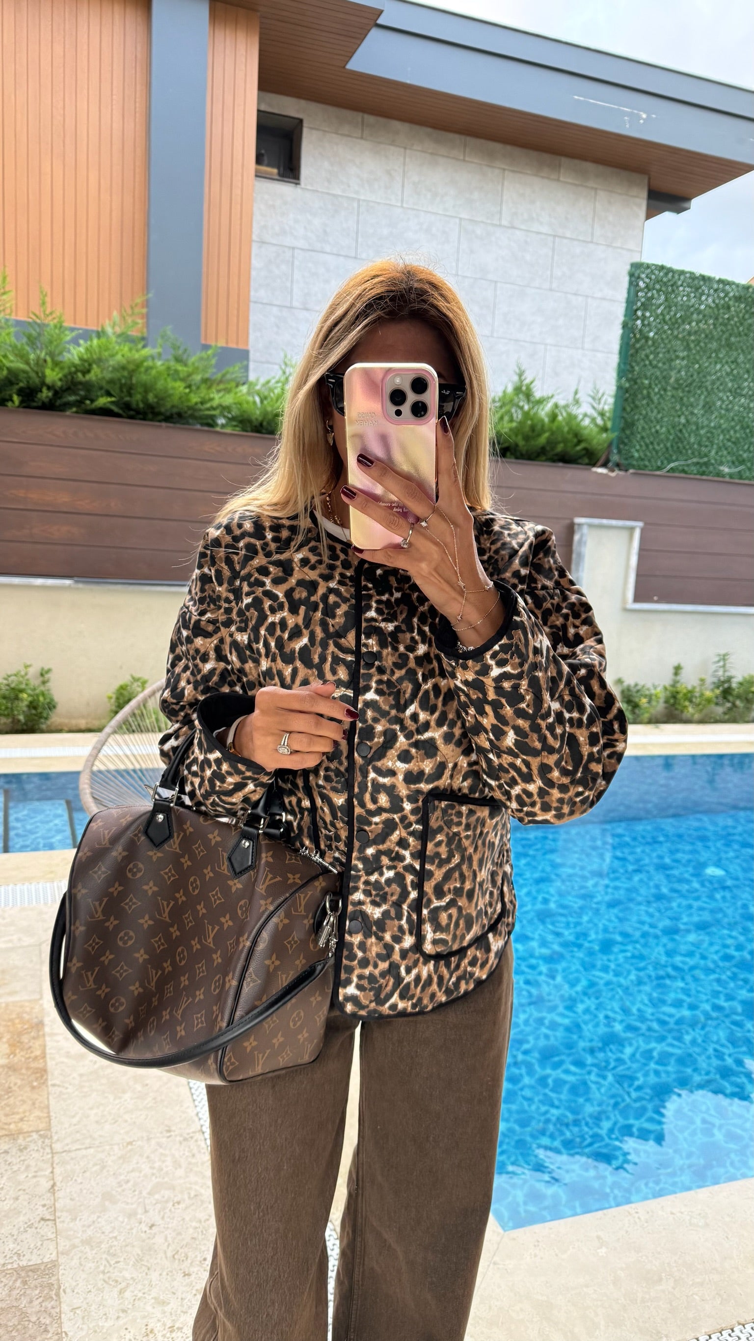 Leopar Desenli Kapitone Ceket
