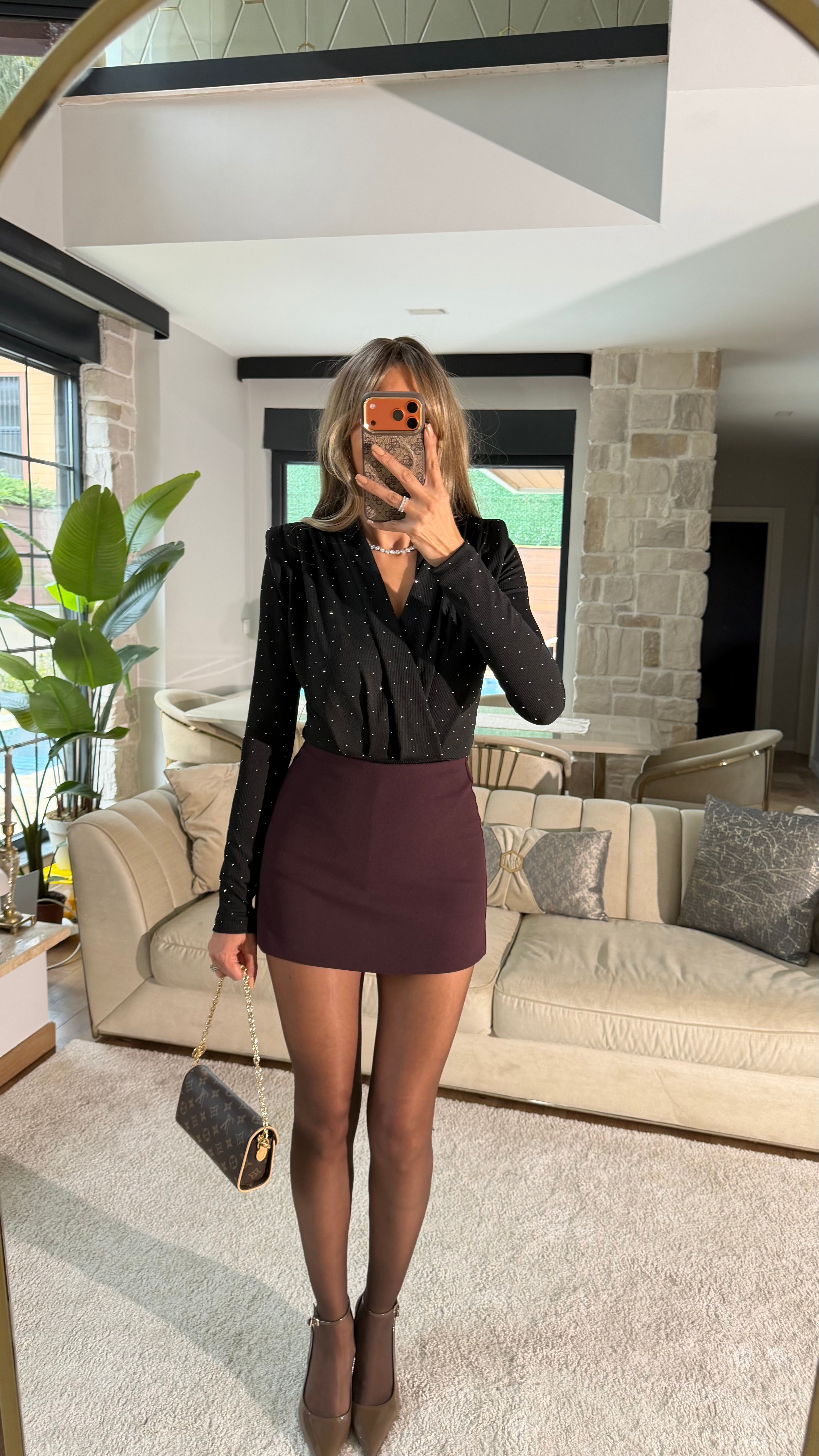 Siyah V yaka Vatkalı Drapeli Bodysuit