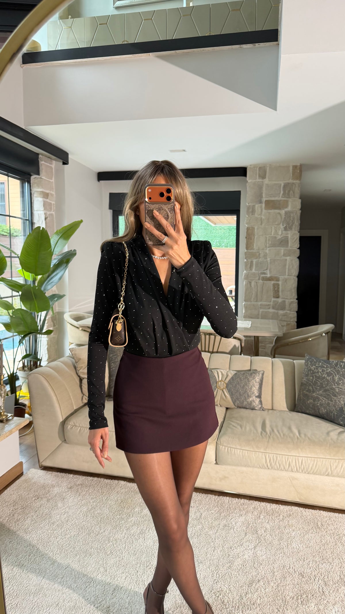 Siyah V yaka Vatkalı Drapeli Bodysuit