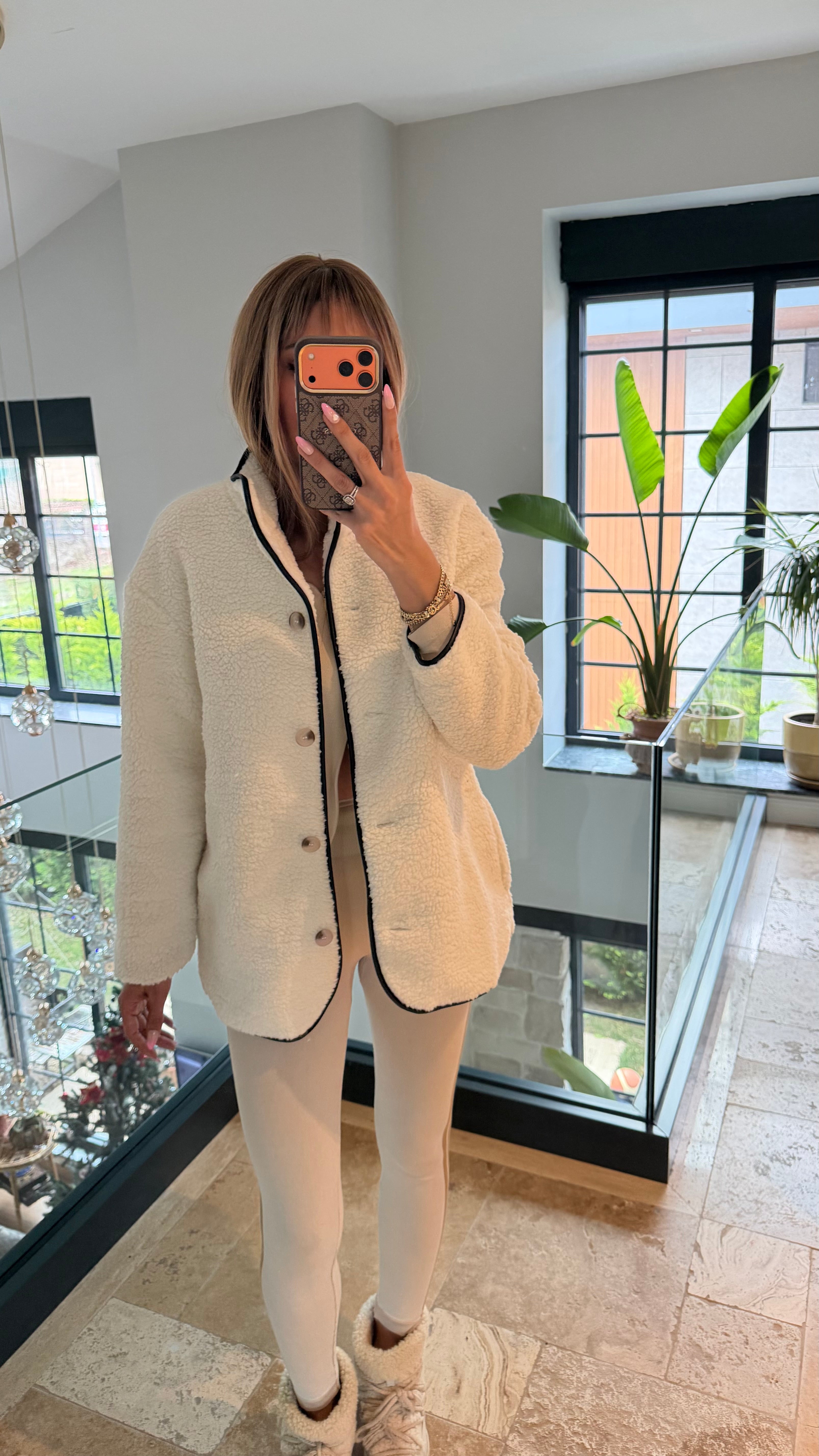 Düğmeli Deri Detaylı Peluş Oversize Ceket Beyaz