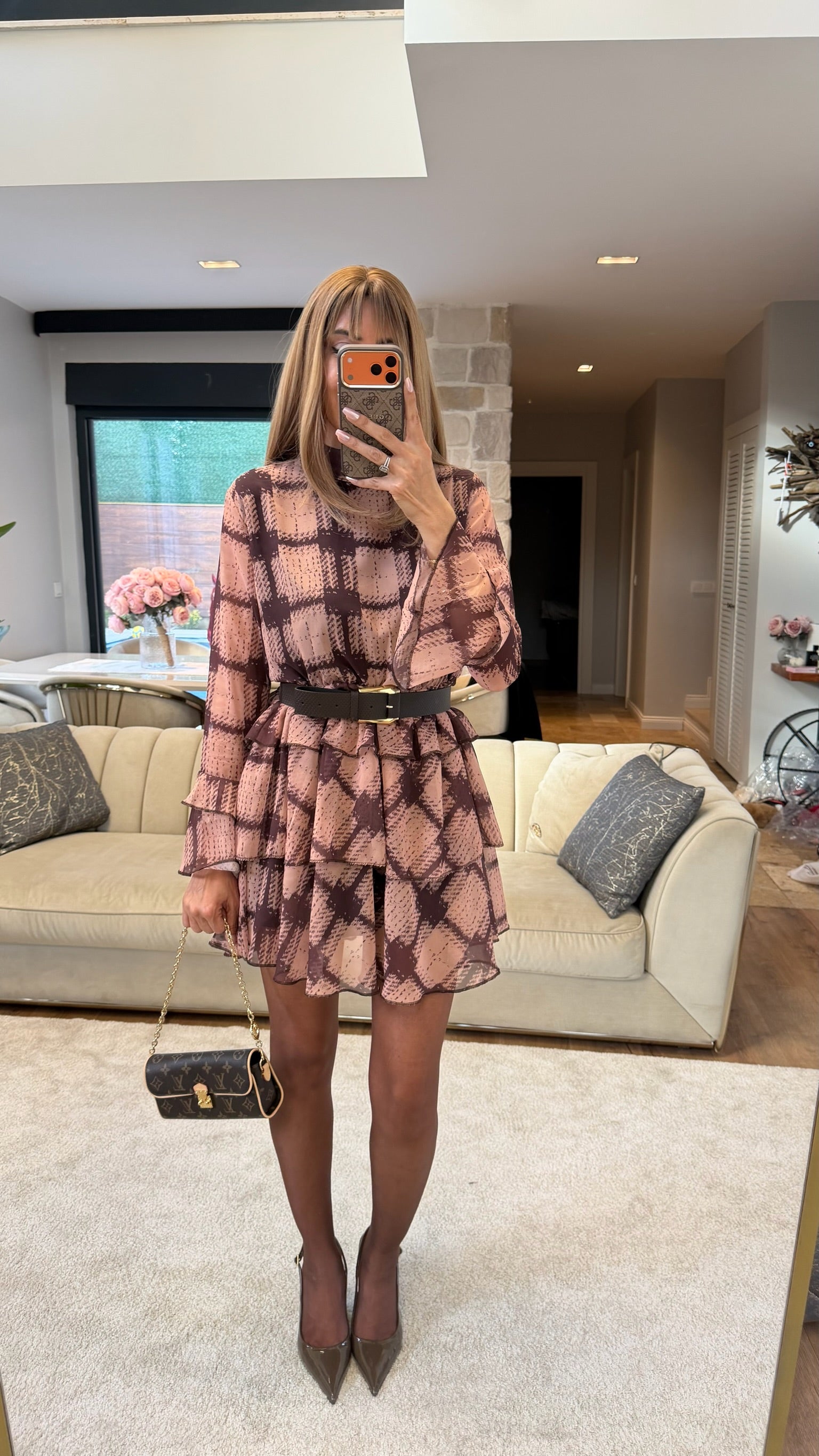 Eteği Katlı Kareli Volanlı Şifon Elbise