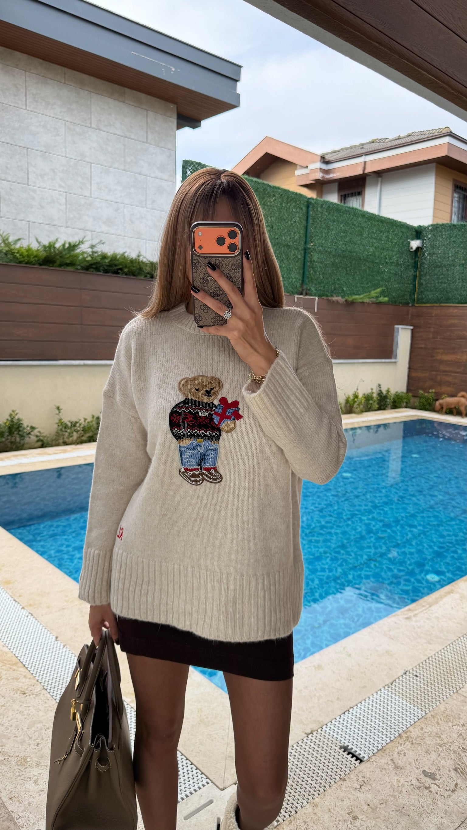 Yumuşak Dokulu Teddy İşlemeli Ekru Kazak