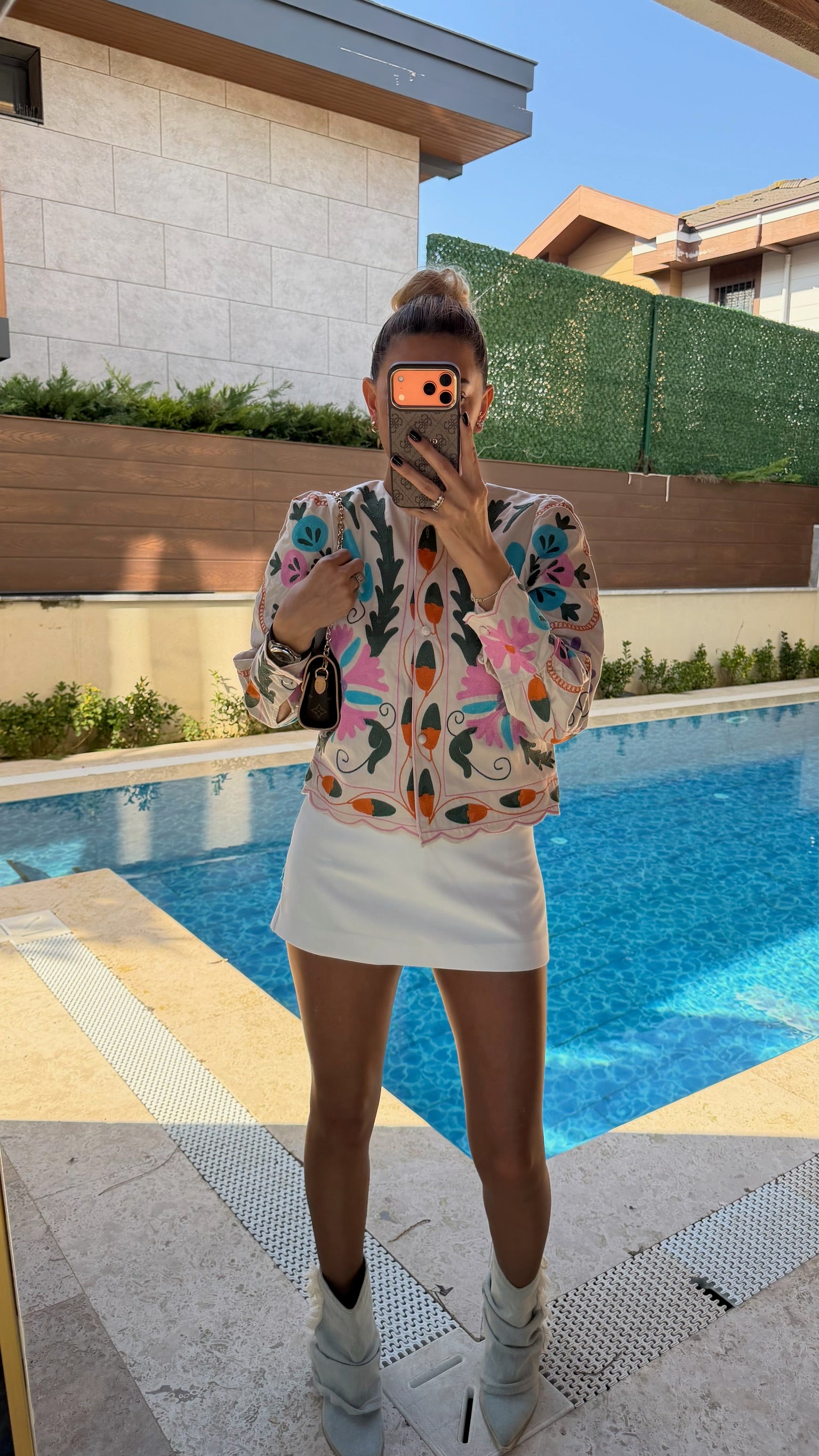 Renkli Nakış İşlemeli Uzun Kollu Ceket Ekru