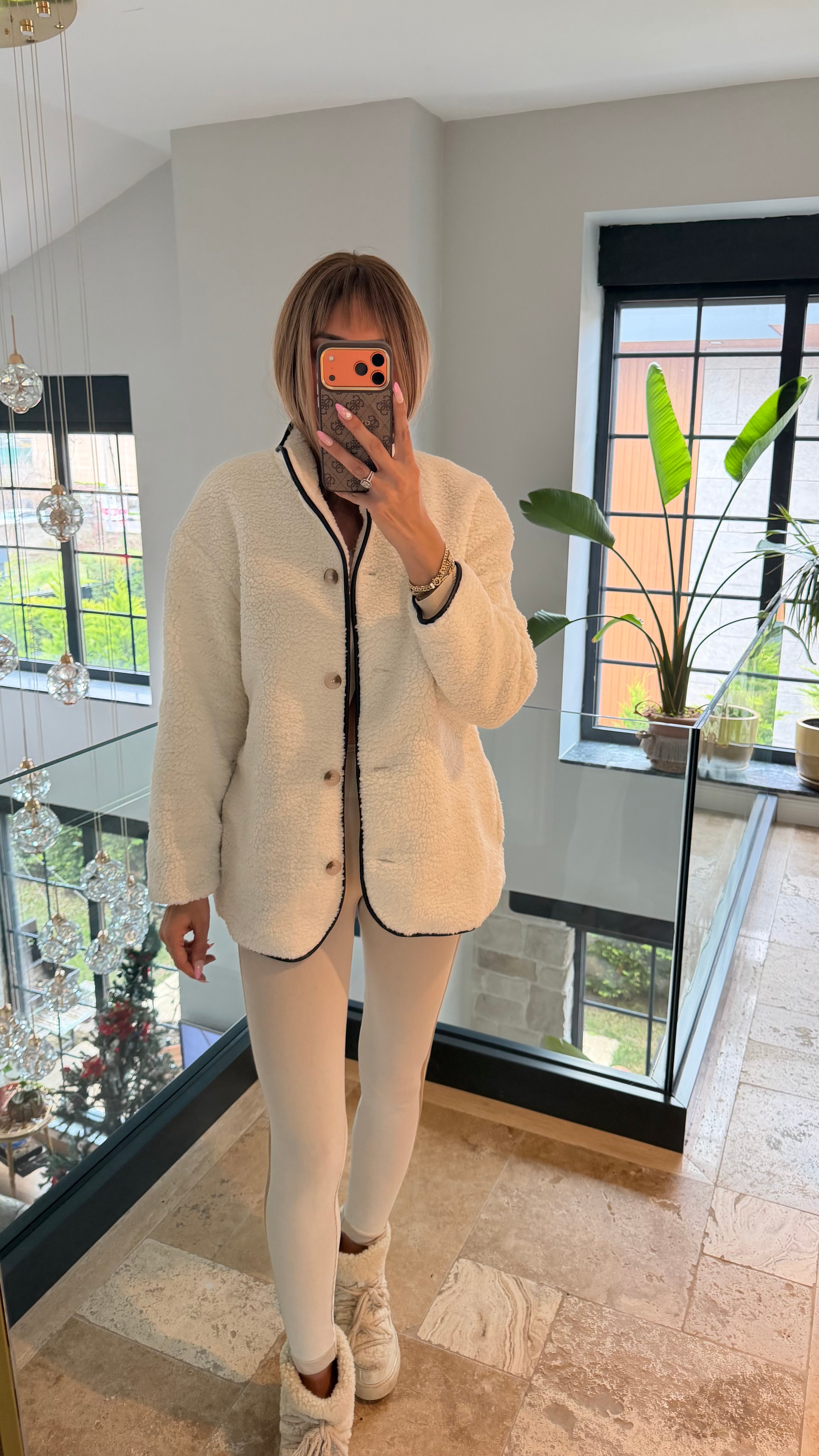 Düğmeli Deri Detaylı Peluş Oversize Ceket Beyaz